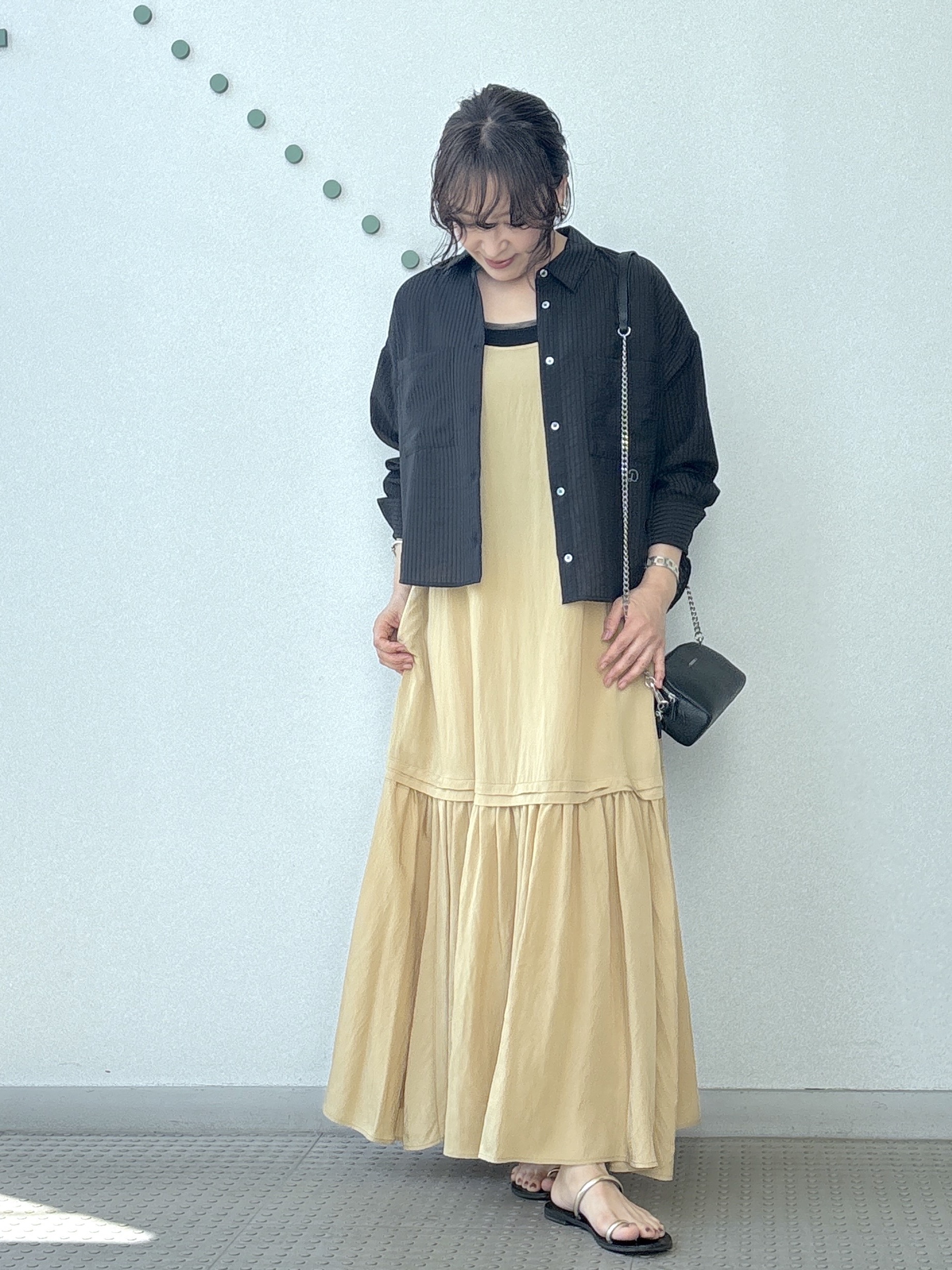 kawamuraさんの「DRESSTERIOR｜シアーストライプクロップドシャツ」を使ったコーディネート