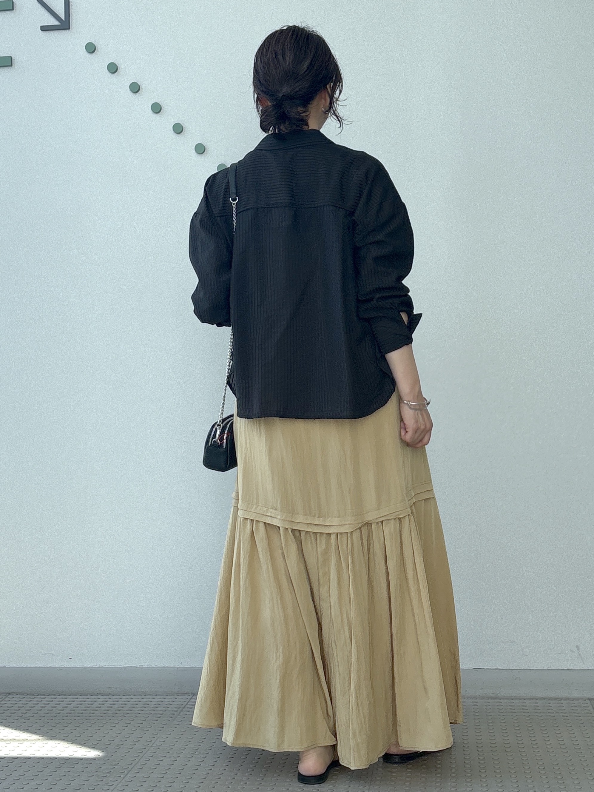kawamuraさんの「DRESSTERIOR｜シアーストライプクロップドシャツ」を使ったコーディネート