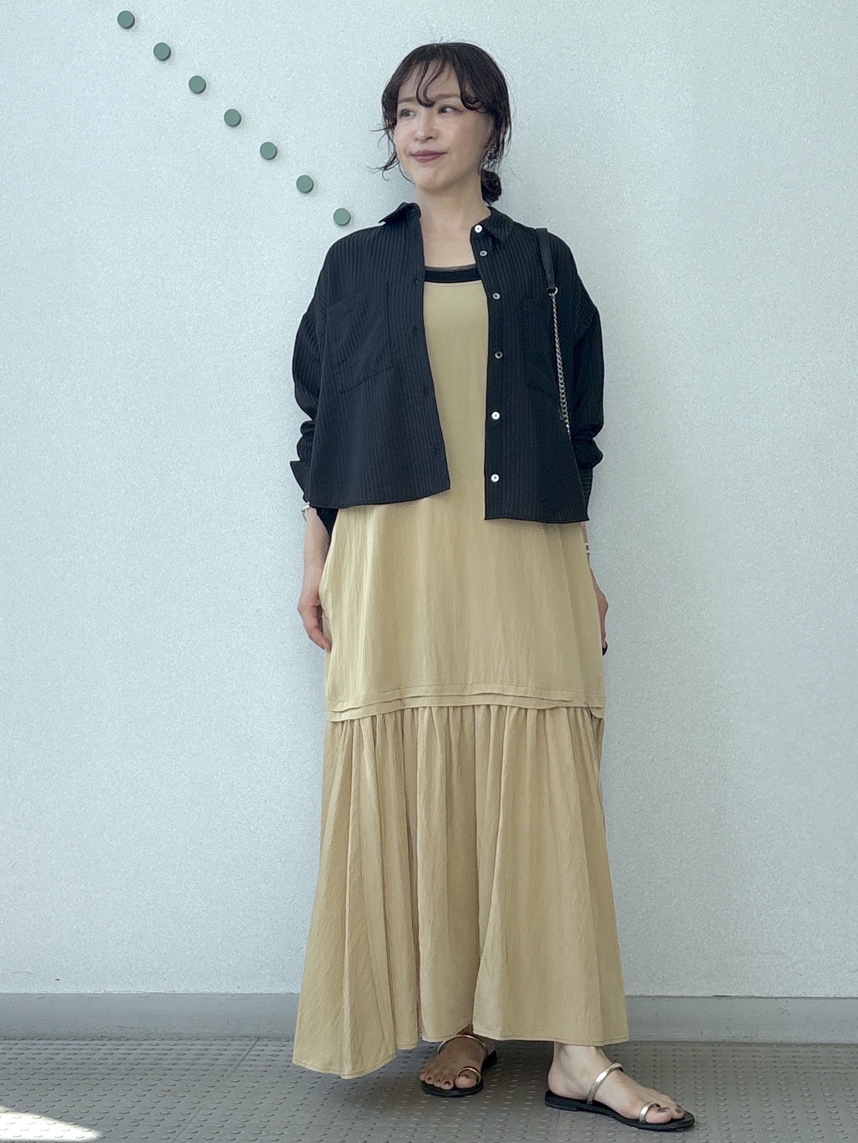 kawamuraさんの「DRESSTERIOR｜シアーストライプクロップドシャツ」を使ったコーディネート