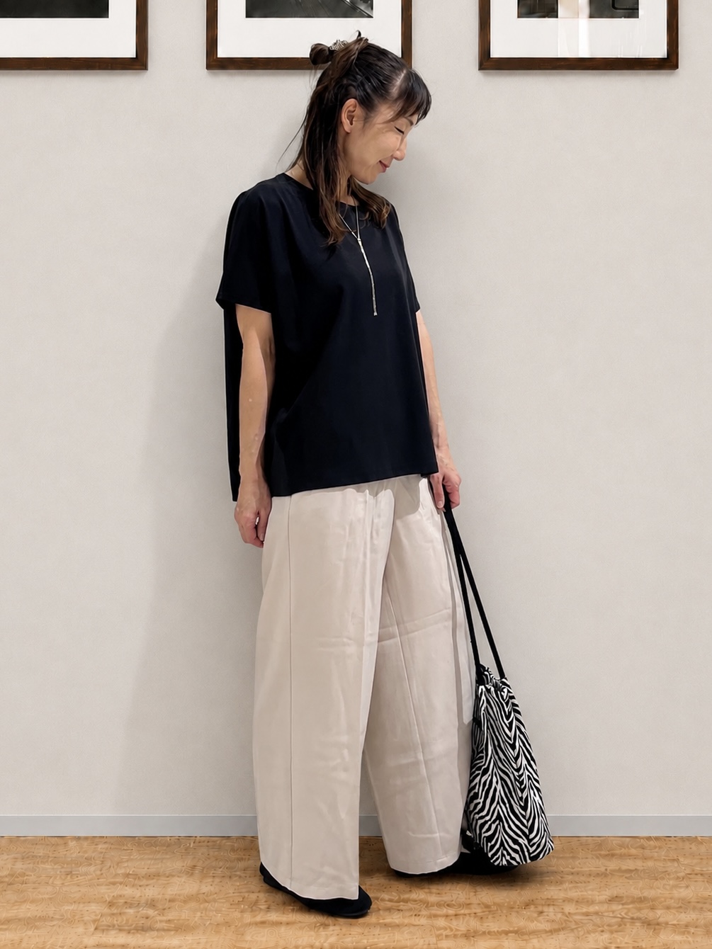 まつみさんの「SHOO･LA･RUE｜【体型カバー/S-LL】後ろ姿も映える 異素材ドッキングトップス」を使ったコーディネート
