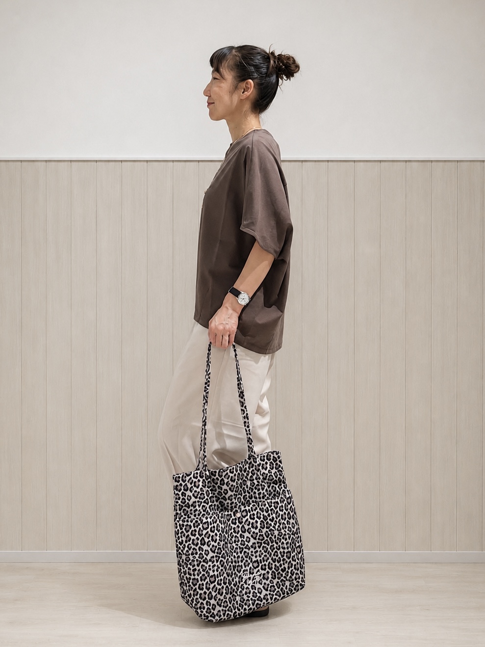 まつみさんの「SHOO･LA･RUE｜【ひんやり/体型カバー】インせず着られる 上品見えのドルマントップス」を使ったコーディネート