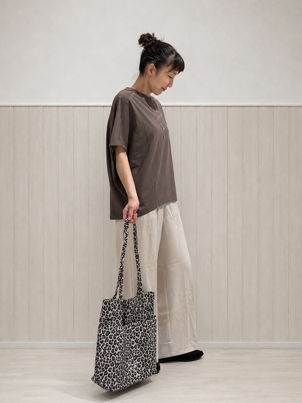 まつみさんの「SHOO･LA･RUE｜【ひんやり/体型カバー】インせず着られる 上品見えのドルマントップス」を使ったコーディネート