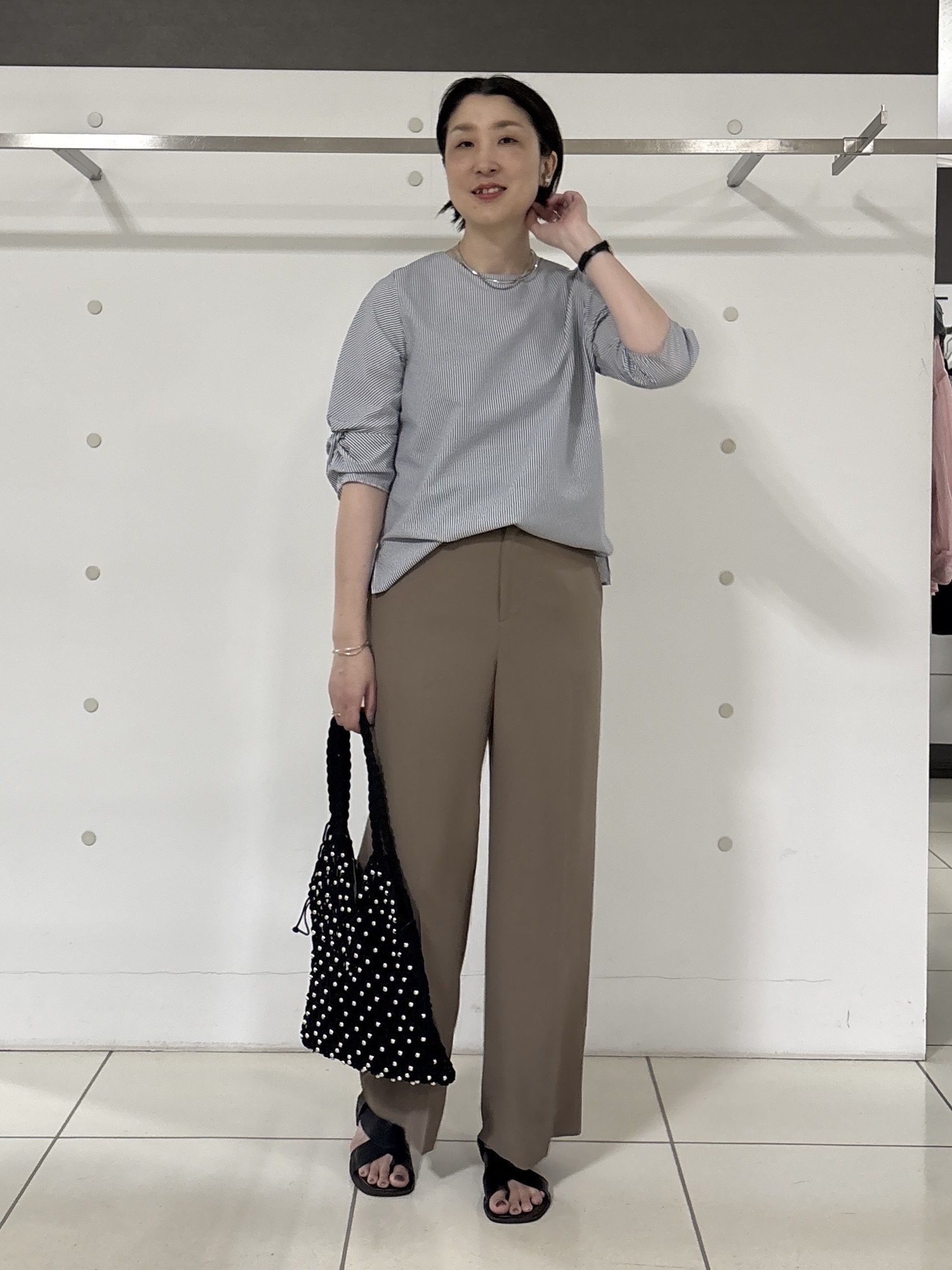 yuriさんの「INDIVI｜【接触冷感/UVケア/着る日傘】ワイドストレートパンツ」を使ったコーディネート