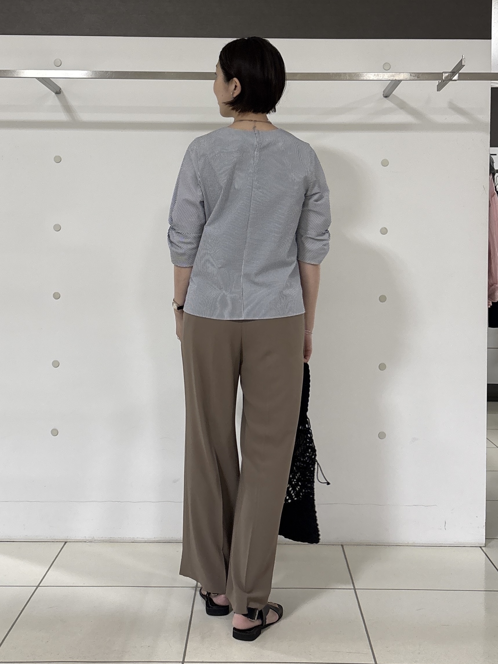 yuriさんの「INDIVI｜【接触冷感/UVケア/着る日傘】ワイドストレートパンツ」を使ったコーディネート