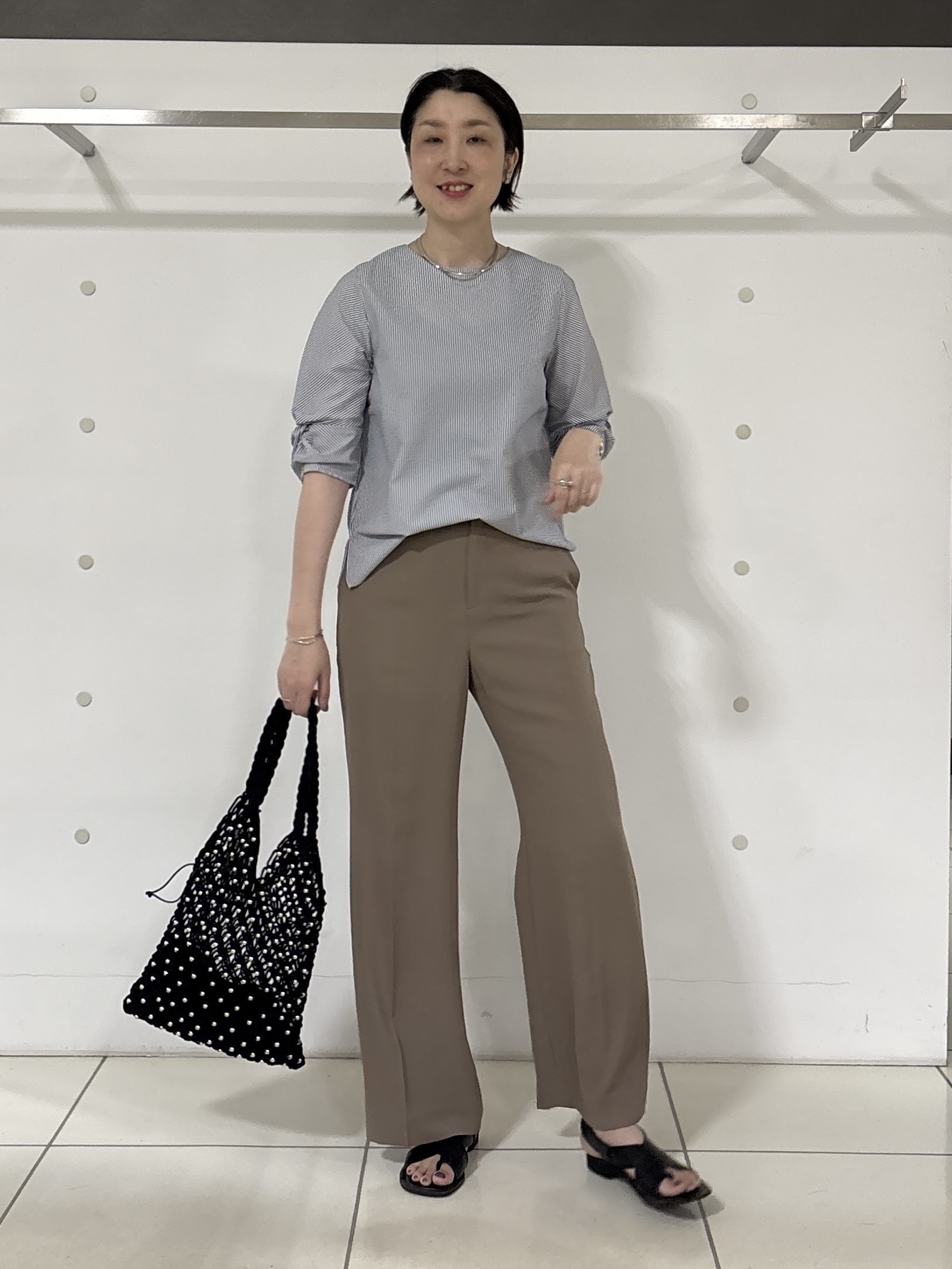 yuriさんの「INDIVI｜【接触冷感/UVケア/着る日傘】ワイドストレートパンツ」を使ったコーディネート
