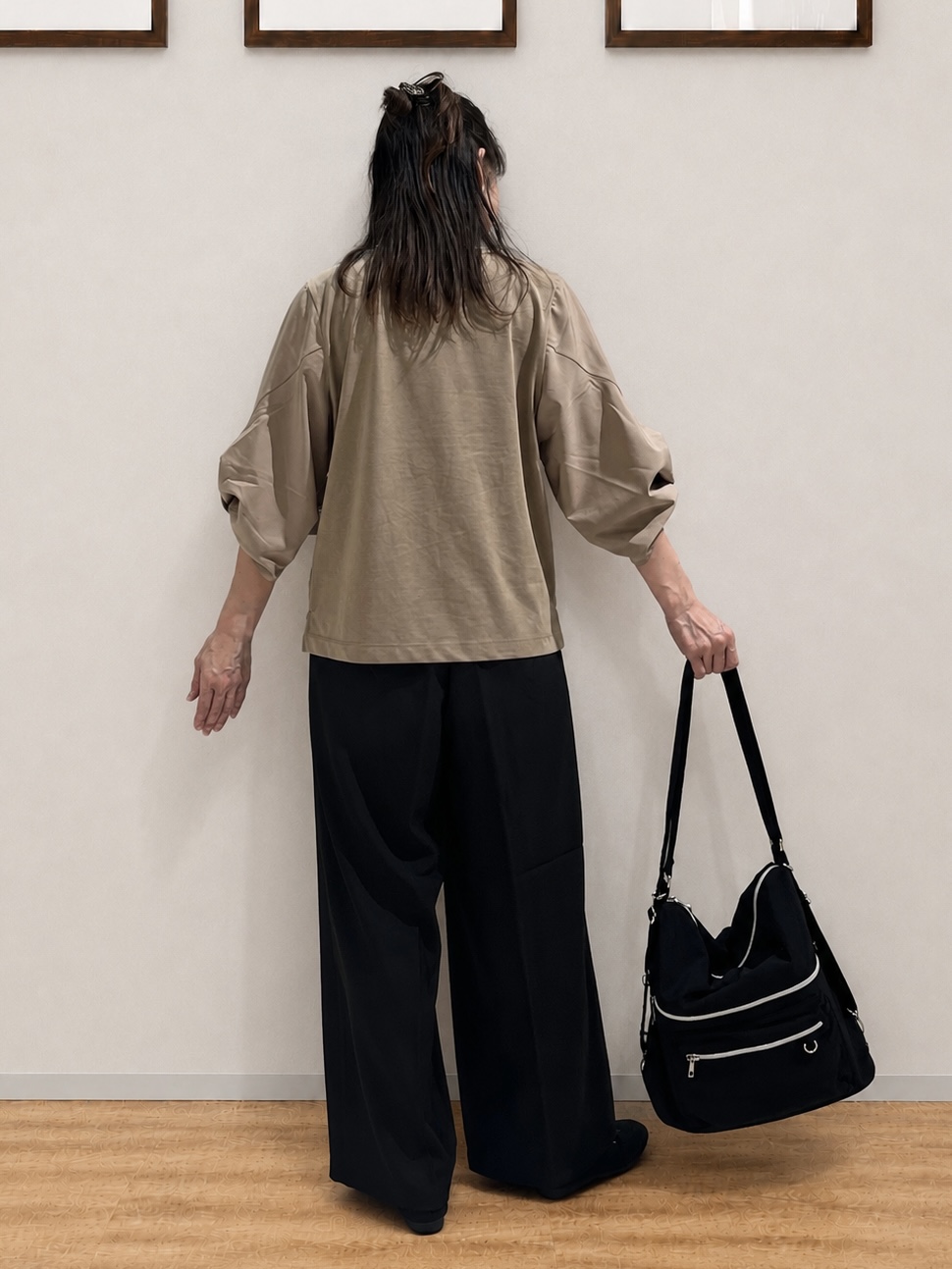 まつみさんの「SHOO･LA･RUE｜Tシャツ以上ブラウス未満 ツイストスリーブの上品トップス」を使ったコーディネート
