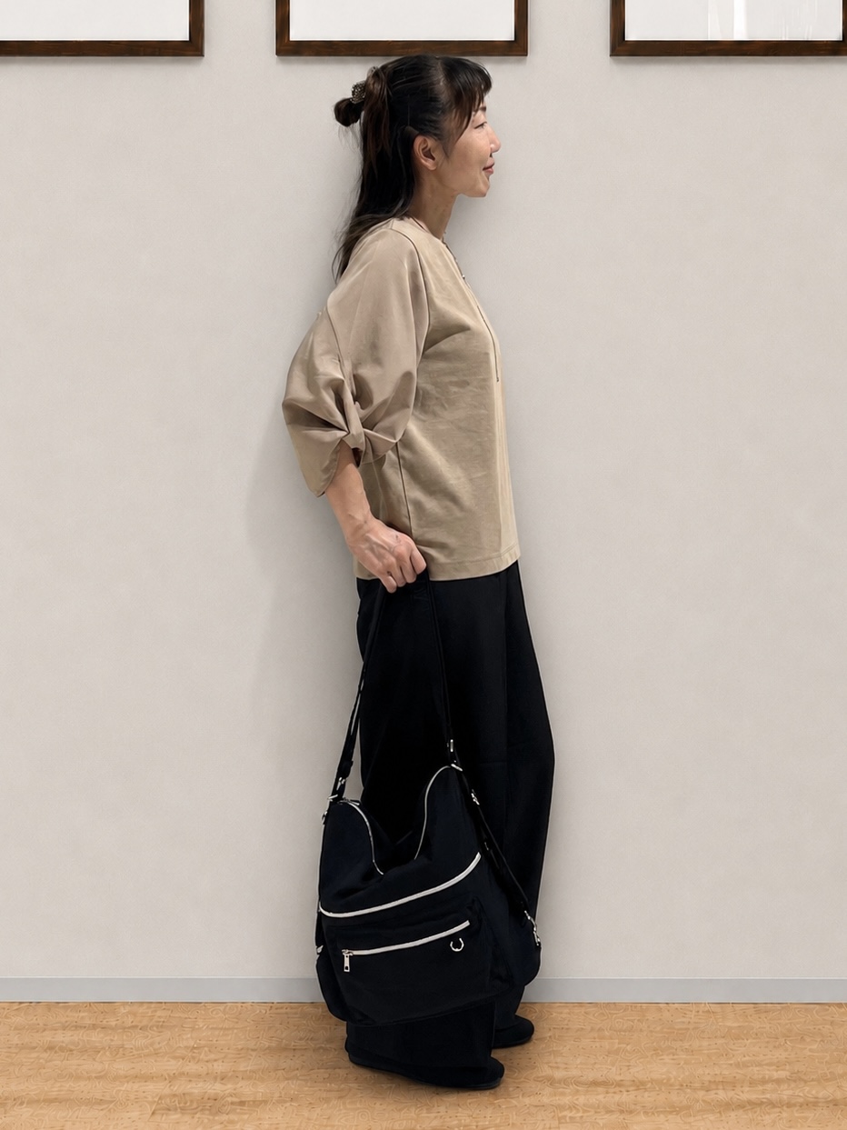 まつみさんの「SHOO･LA･RUE｜Tシャツ以上ブラウス未満 ツイストスリーブの上品トップス」を使ったコーディネート