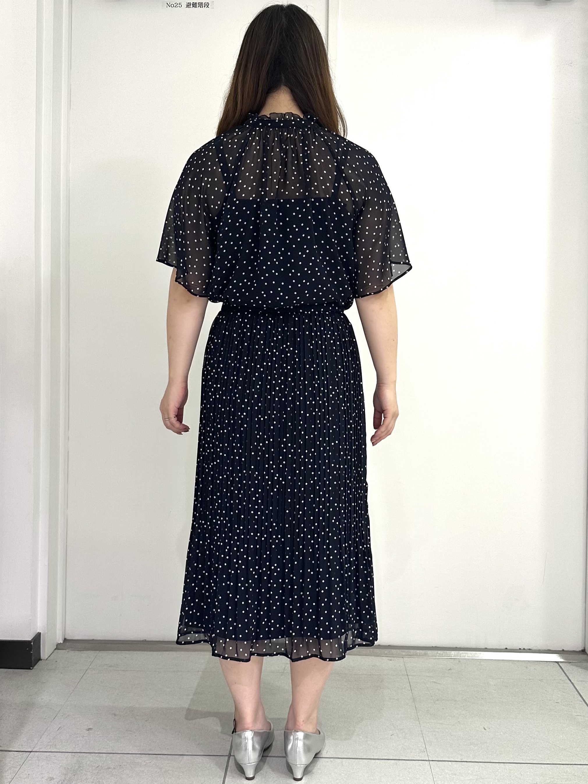 miさんの「Reflect｜【セットアップ／手洗い可】ドット柄シアーブラウス」を使ったコーディネート