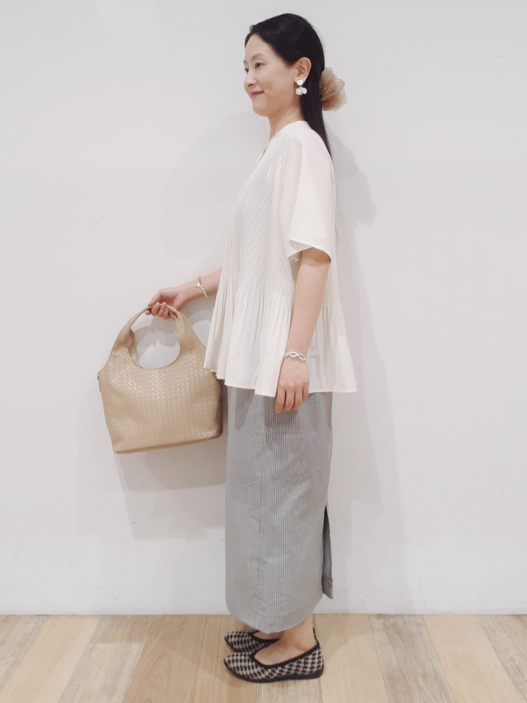 にこさんの「grove｜【体系カバー◎】大人フェミニン消しプリーツブラウス」を使ったコーディネート
