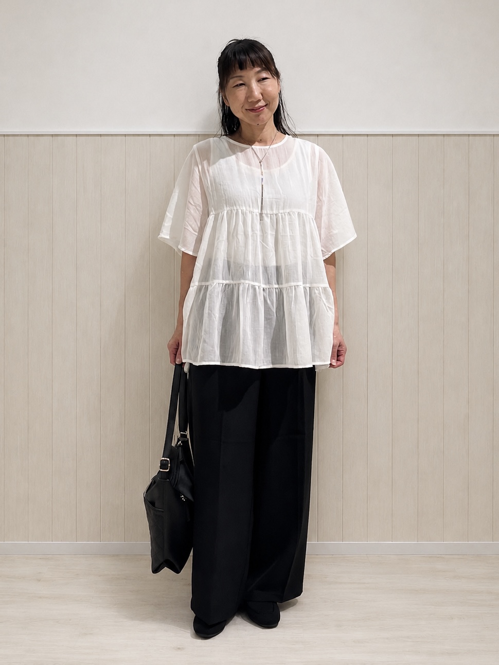 まつみさんの「SHOO･LA･RUE｜【洗濯機可/S-LL】インせず着られる シアー素材が上品なティアードブラウス」を使ったコーディネート