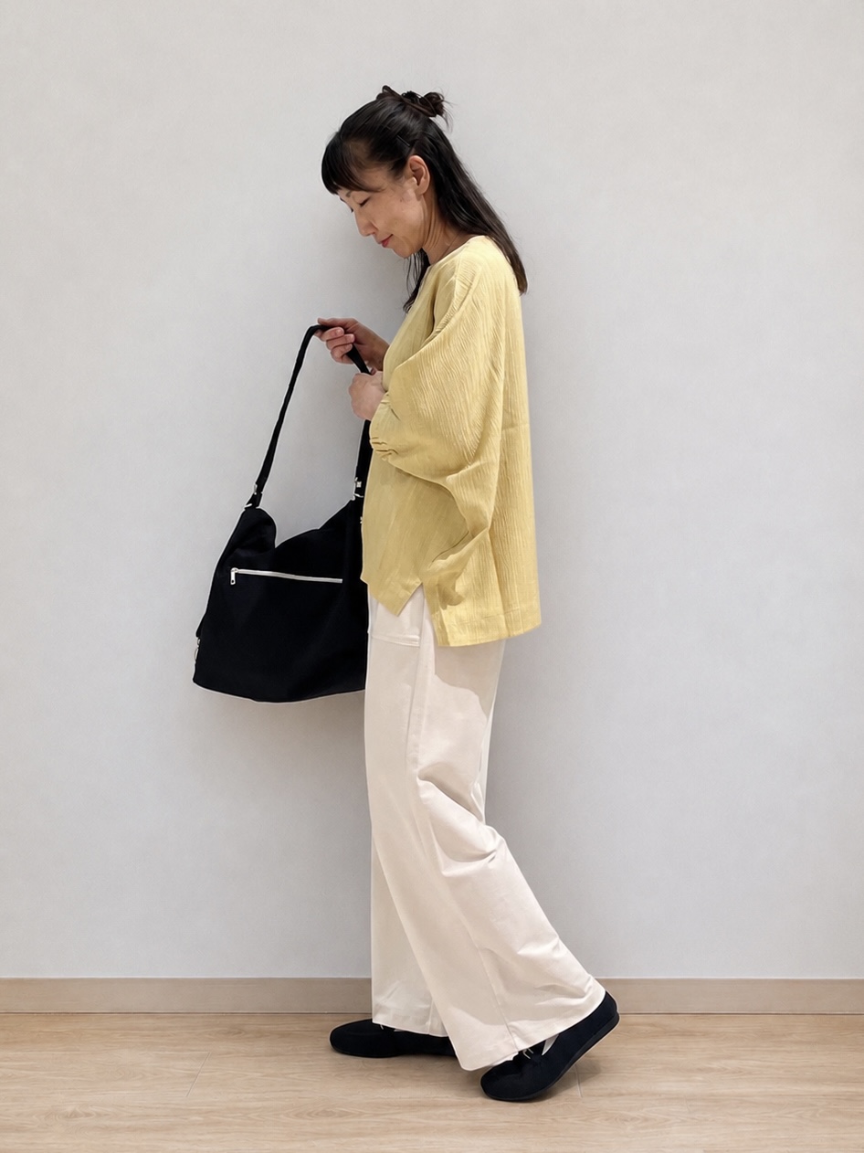 まつみさんの「SHOO･LA･RUE｜【インせず着られる/洗濯後しわになりにくい】しぼしぼドルマンブラウス」を使ったコーディネート