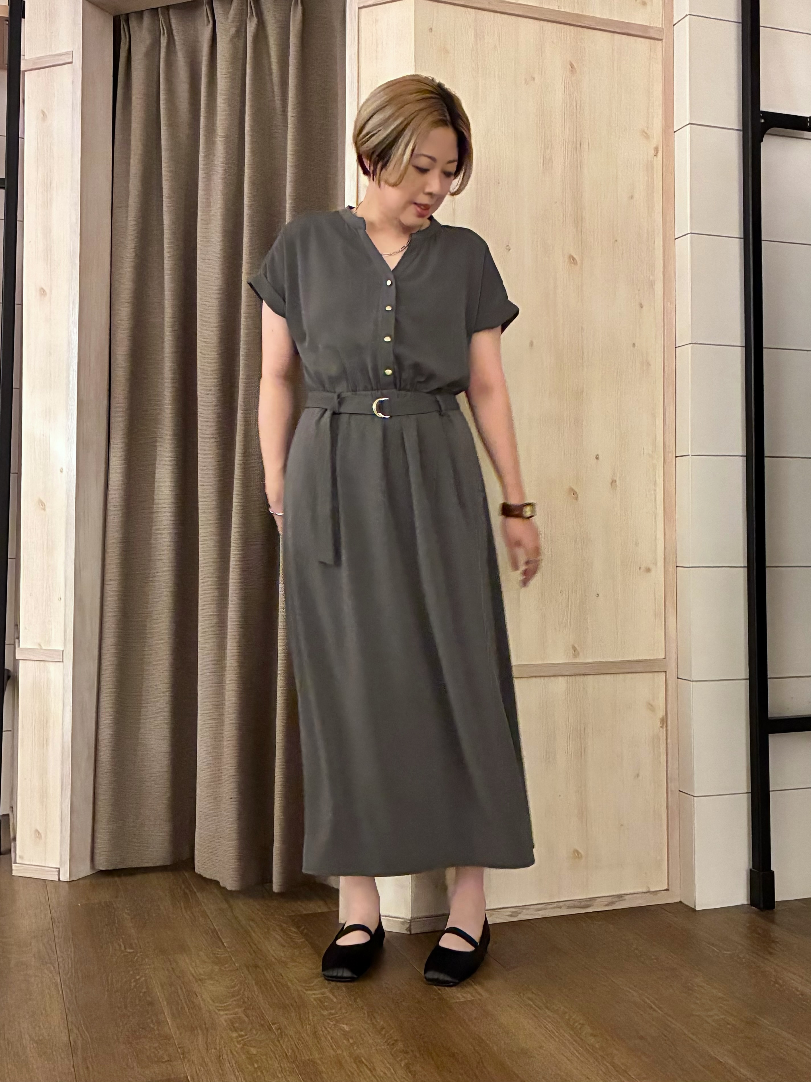 aiさんの「THE SHOP TK｜【M-XL/ひんやり/遮熱】やみつきになる とろみスキッパーワンピース」を使ったコーディネート