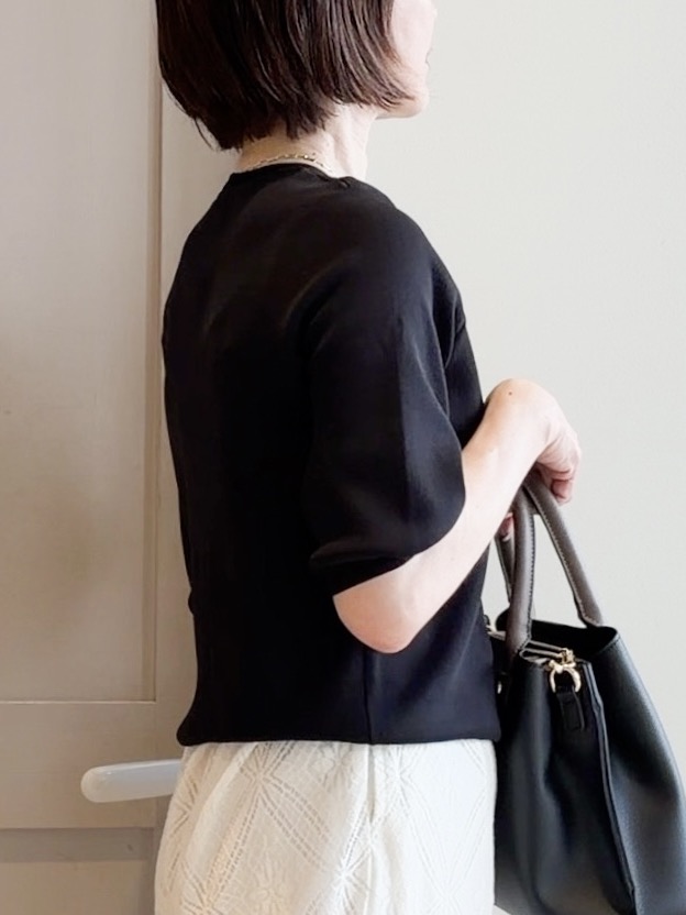 yamakoさんの「grove｜【シリーズ累計36万枚/UVカット・ひんやり・洗濯機OK】やわらかドライタッチ 五分袖クルーネックニ」を使ったコーディネート