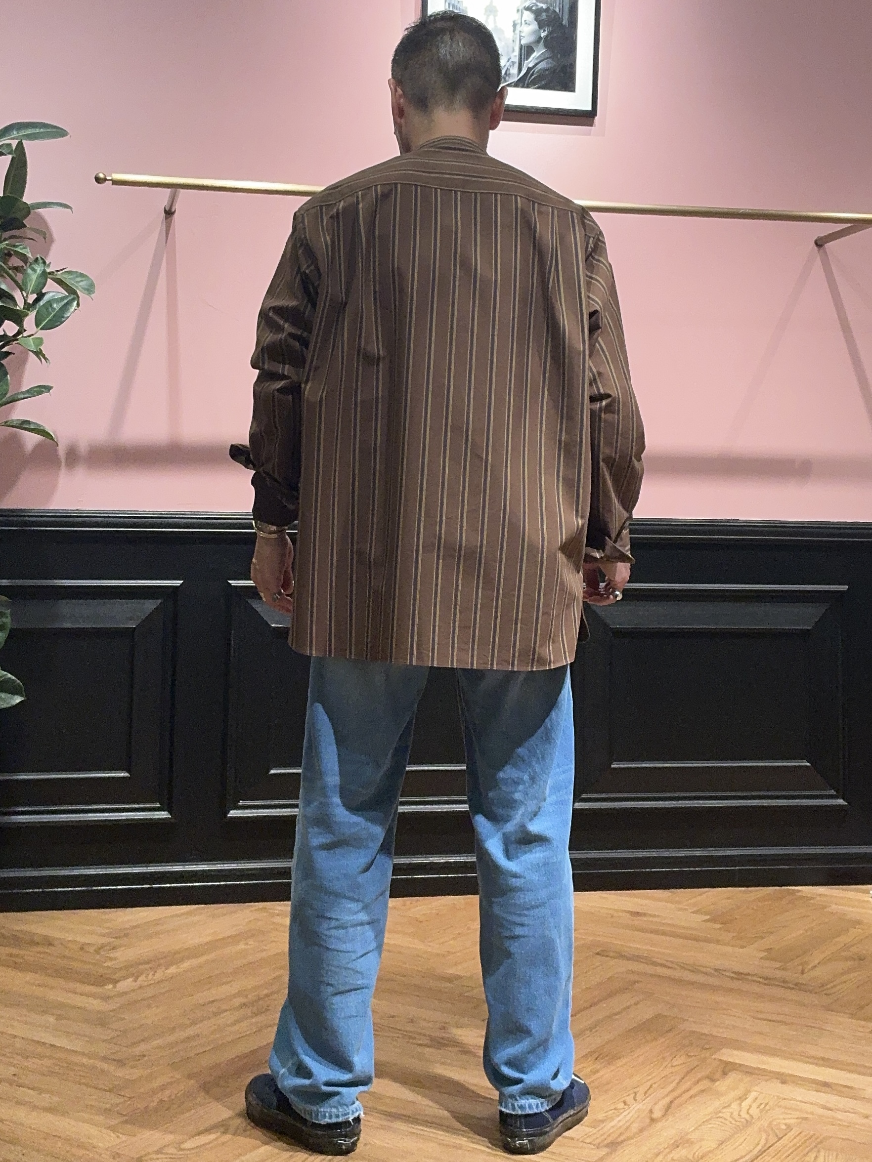 torigoeさんの「DRESSTERIOR｜【日本製】バンドカラー ブラウンレジメンタルシャツ」を使ったコーディネート