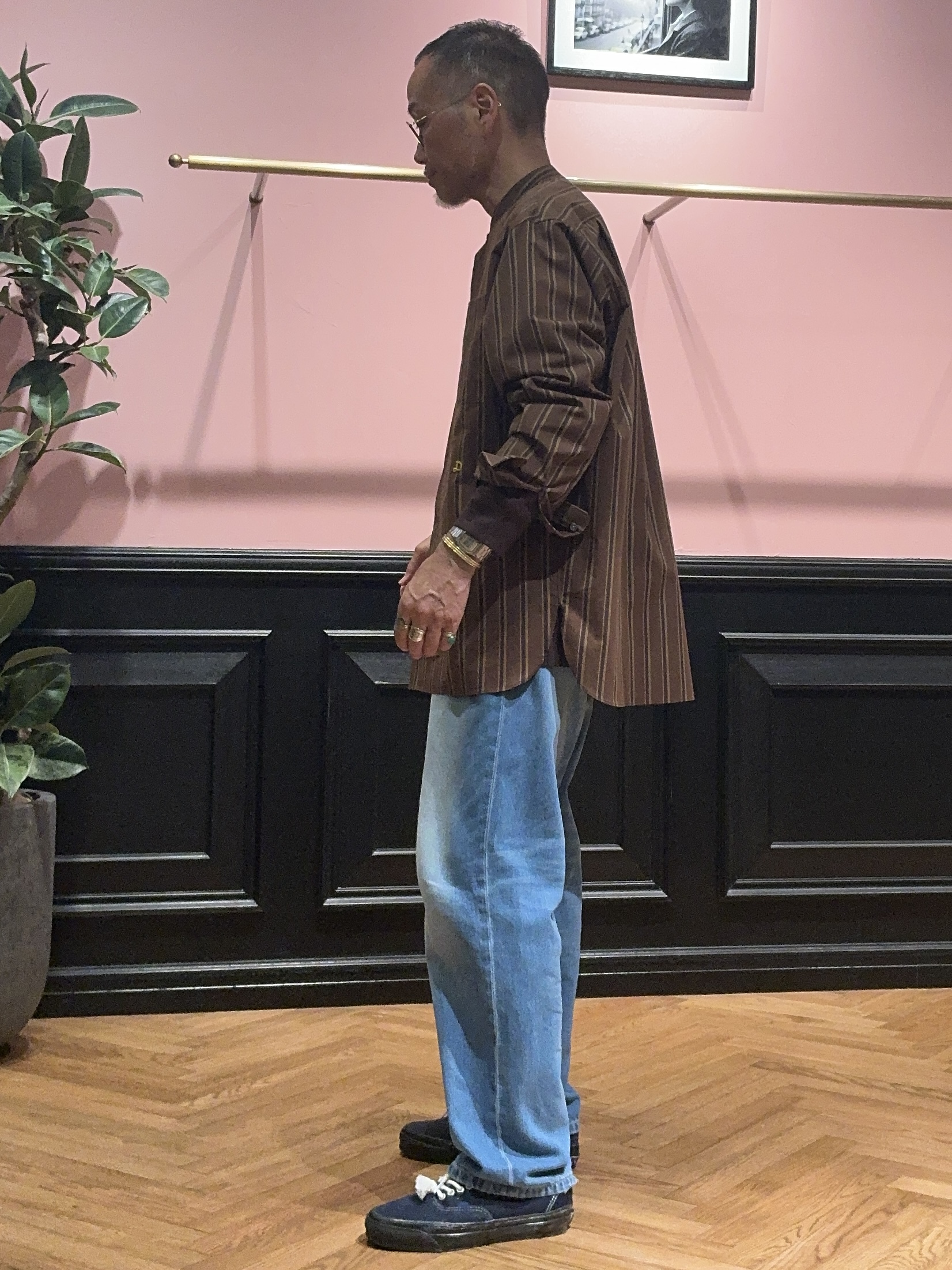 torigoeさんの「DRESSTERIOR｜【日本製】バンドカラー ブラウンレジメンタルシャツ」を使ったコーディネート