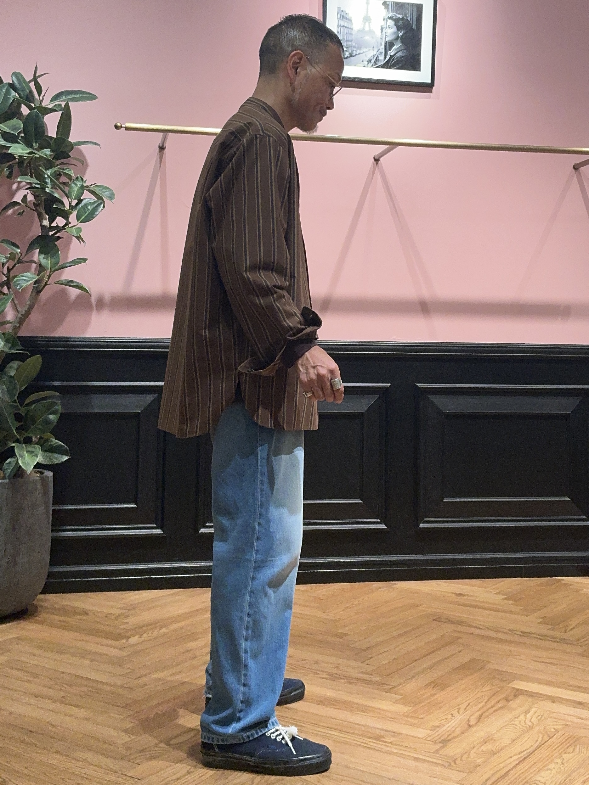 torigoeさんの「DRESSTERIOR｜【日本製】バンドカラー ブラウンレジメンタルシャツ」を使ったコーディネート