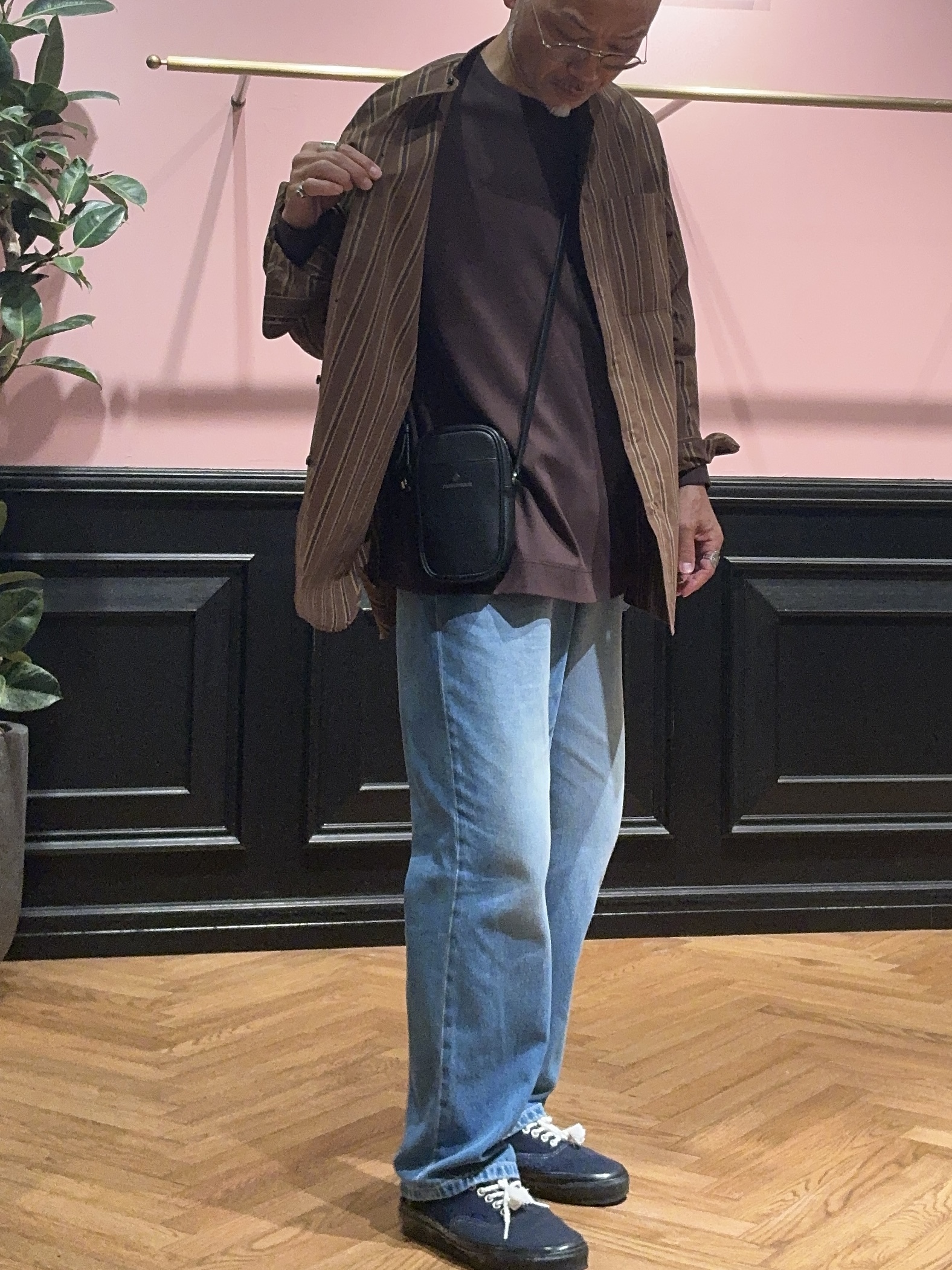 torigoeさんの「DRESSTERIOR｜【日本製】バンドカラー ブラウンレジメンタルシャツ」を使ったコーディネート