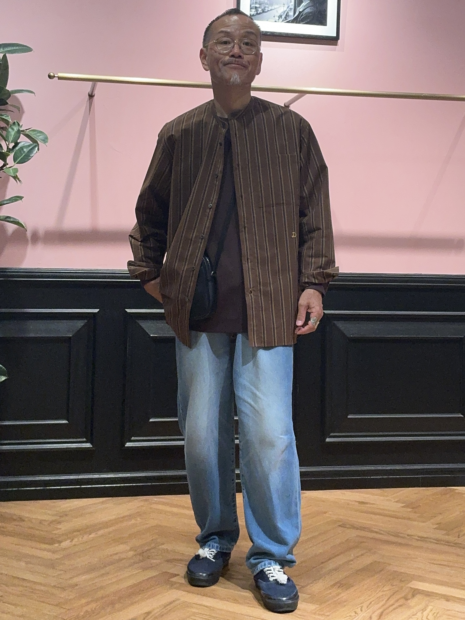 torigoeさんの「DRESSTERIOR｜【日本製】バンドカラー ブラウンレジメンタルシャツ」を使ったコーディネート