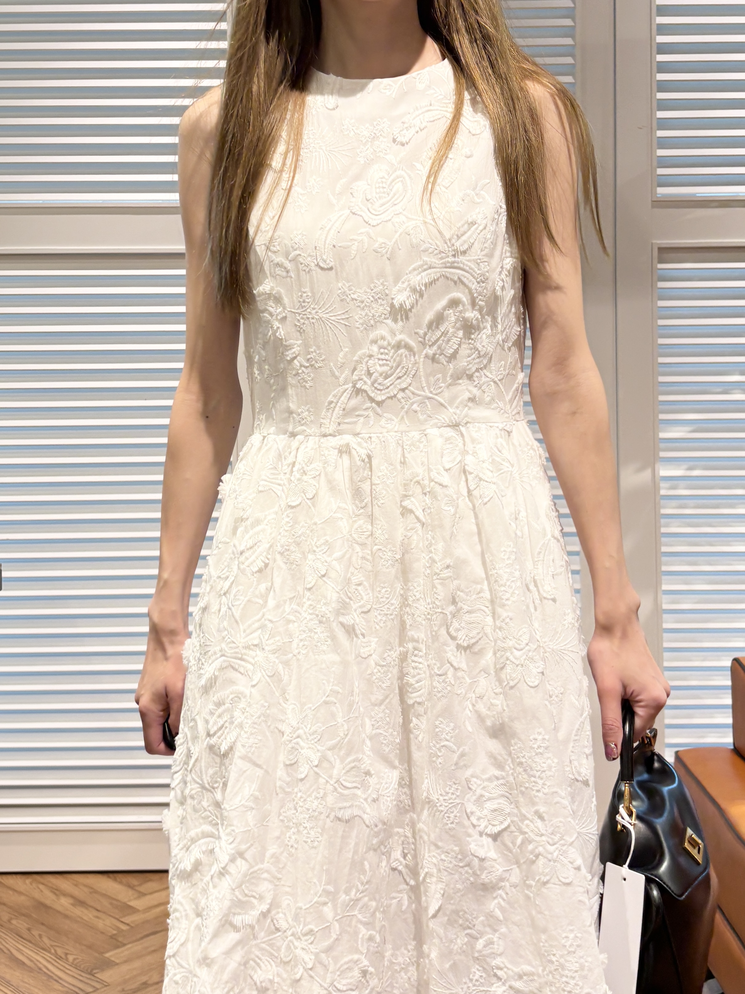 清水夏姫さんの「DRESSTERIOR｜【ウォッシャブル】コットン エンブロイダリードレス」を使ったコーディネート
