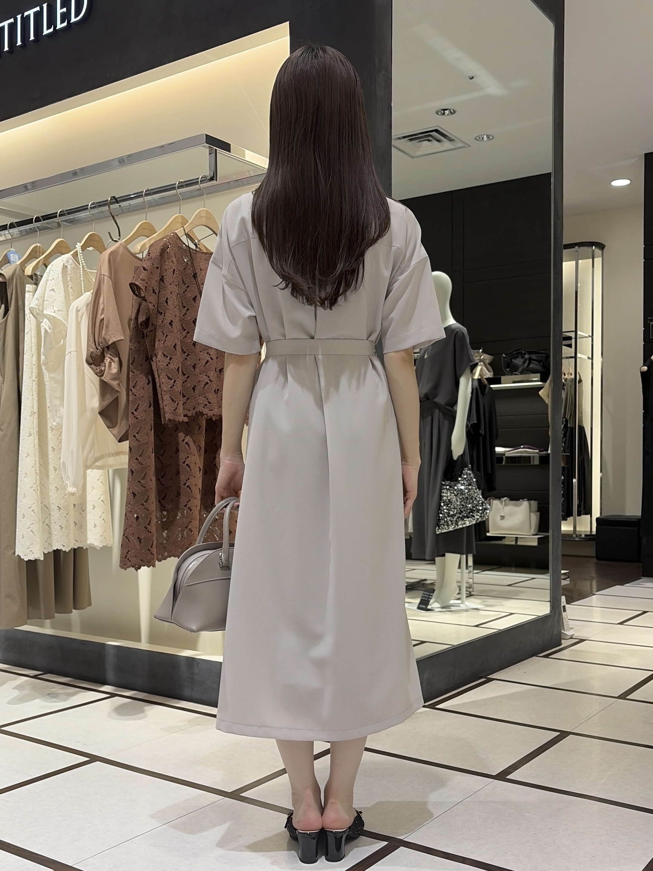岡田美詩さんの「UNTITLED｜【UVカット/接触冷感/通気性】エアリークールワンピース」を使ったコーディネート