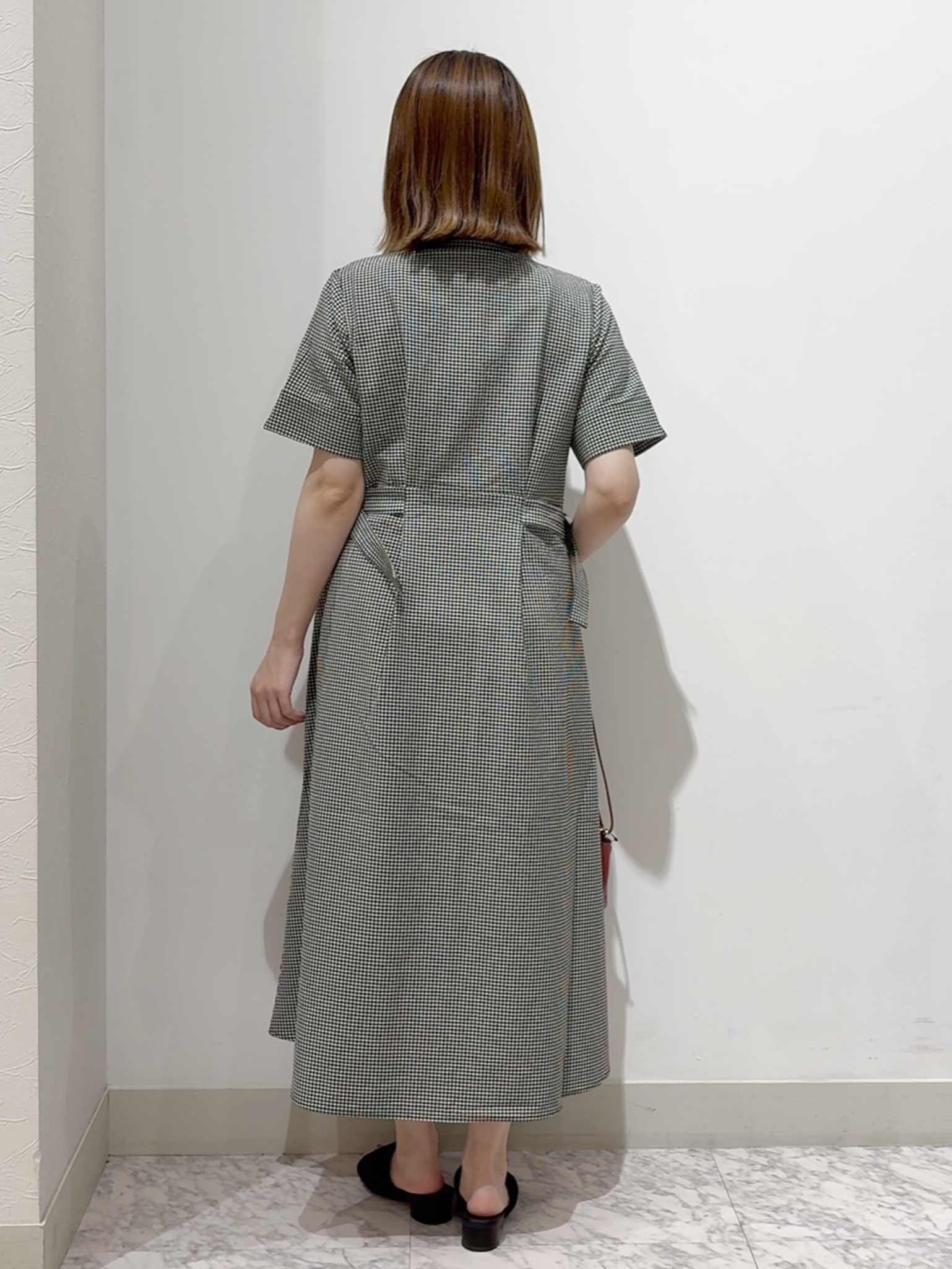 しかっちさんの「grove｜【低身長さんも選べる着丈/UV・シワになりにくいetc】涼やかさも、きちんとも叶うワンピース」を使ったコーディネート