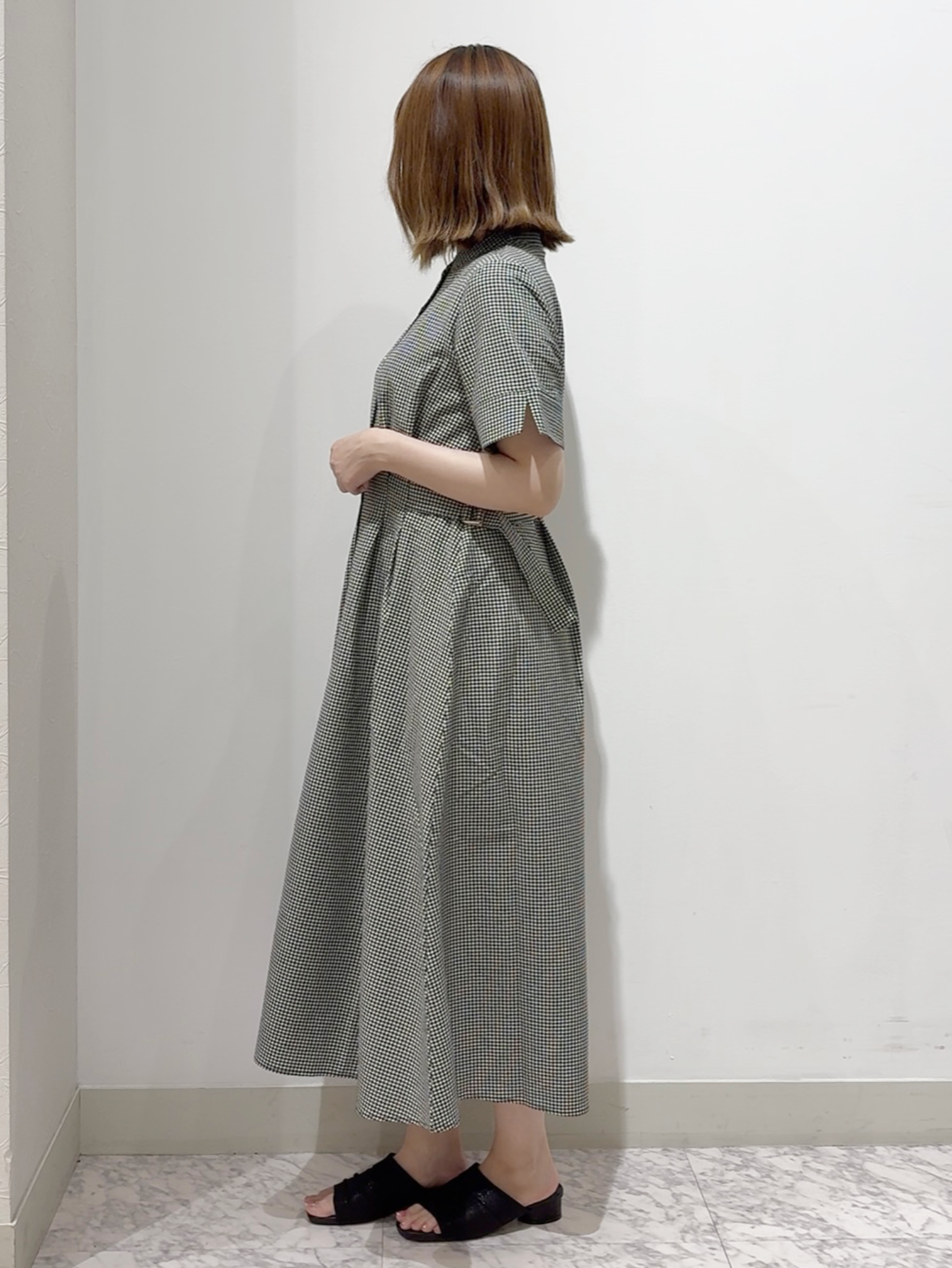 しかっちさんの「grove｜【低身長さんも選べる着丈/UV・シワになりにくいetc】涼やかさも、きちんとも叶うワンピース」を使ったコーディネート
