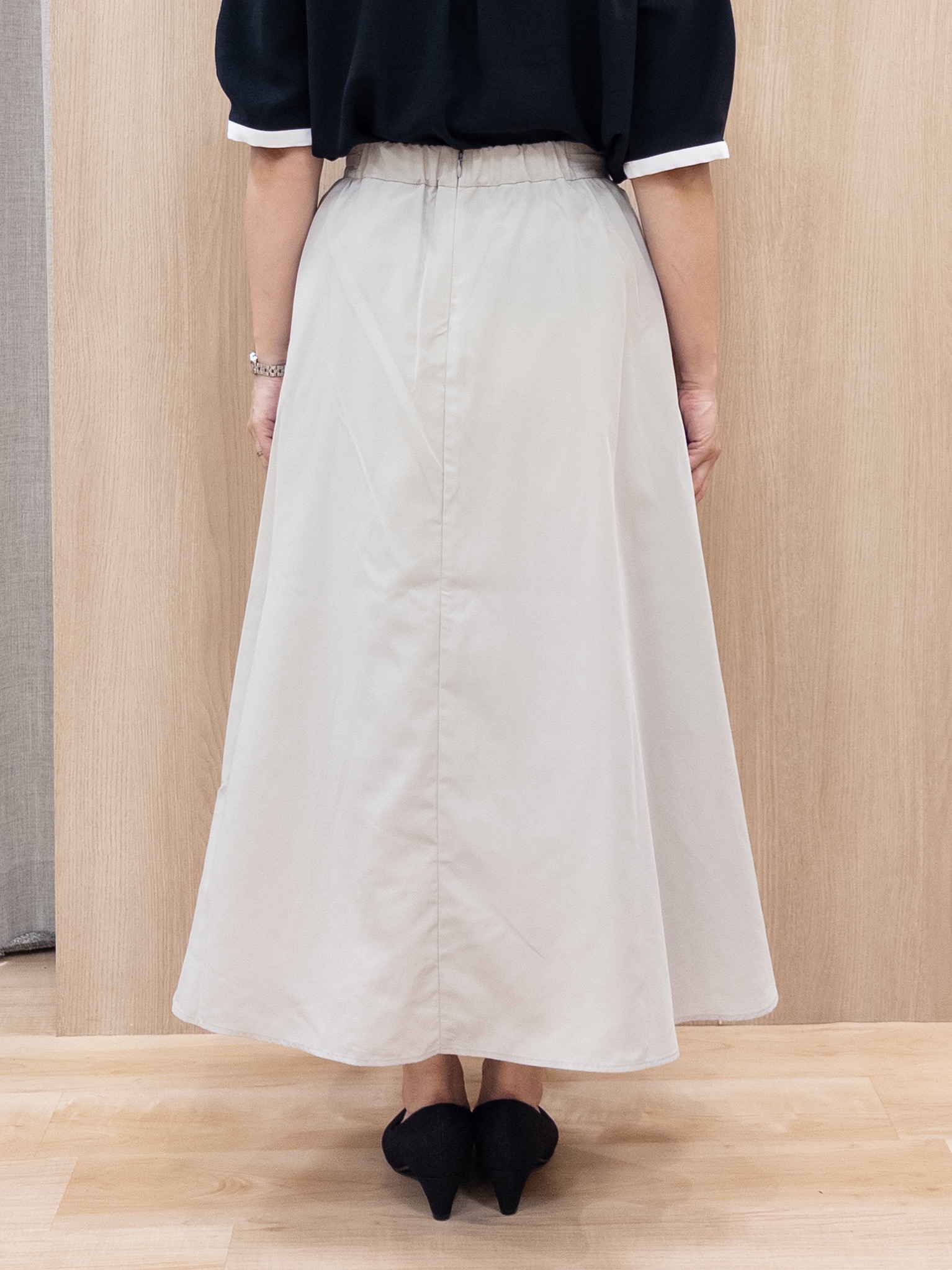 シュウコさんの「grove｜【洗濯機OK/シワになりにくい】1枚で華やぐ配色ボウタイブラウス」を使ったコーディネート