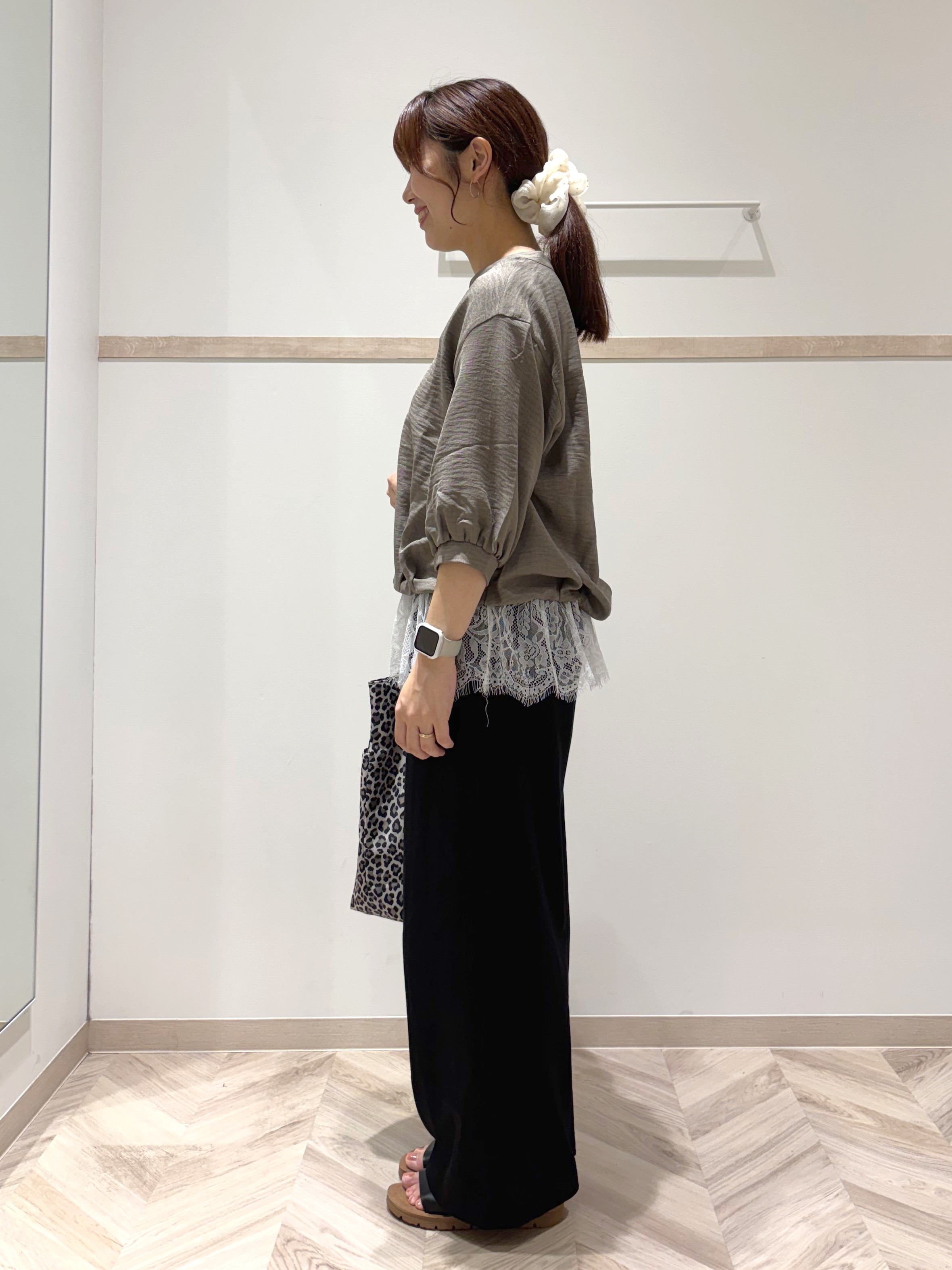 donpiさんの「SHOO･LA･RUE｜【S-LL】裾レースで女性らしさをプラス レイヤード風 タックスキッパーブラウス」を使ったコーディネート