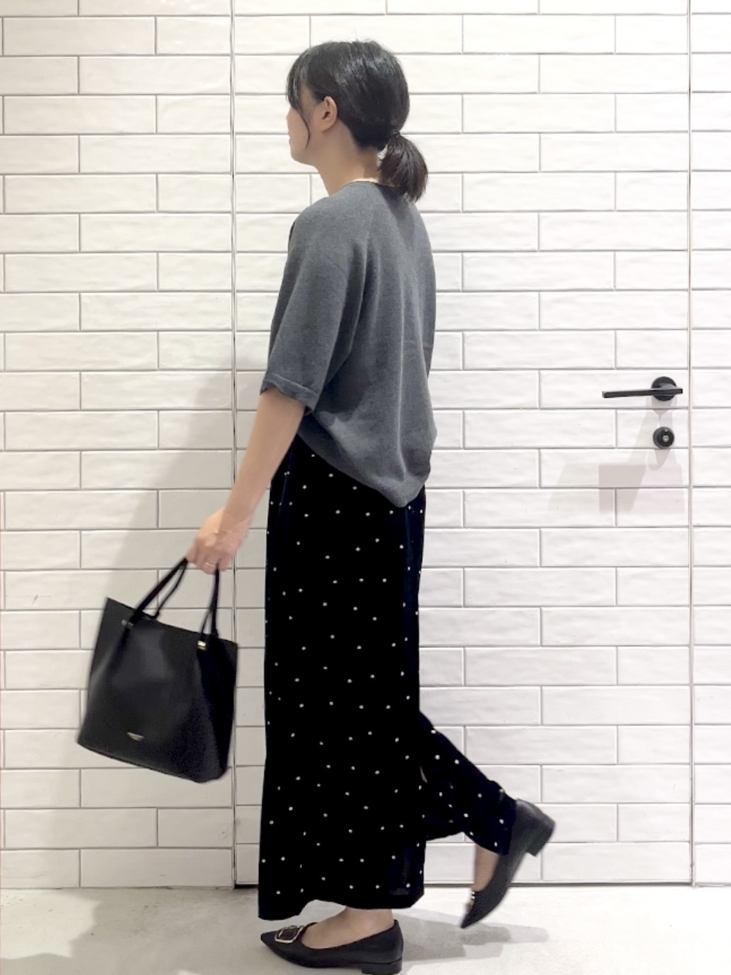 しおりさんの「OPAQUE.CLIP｜スウェットライクニット【洗濯機OK】」を使ったコーディネート