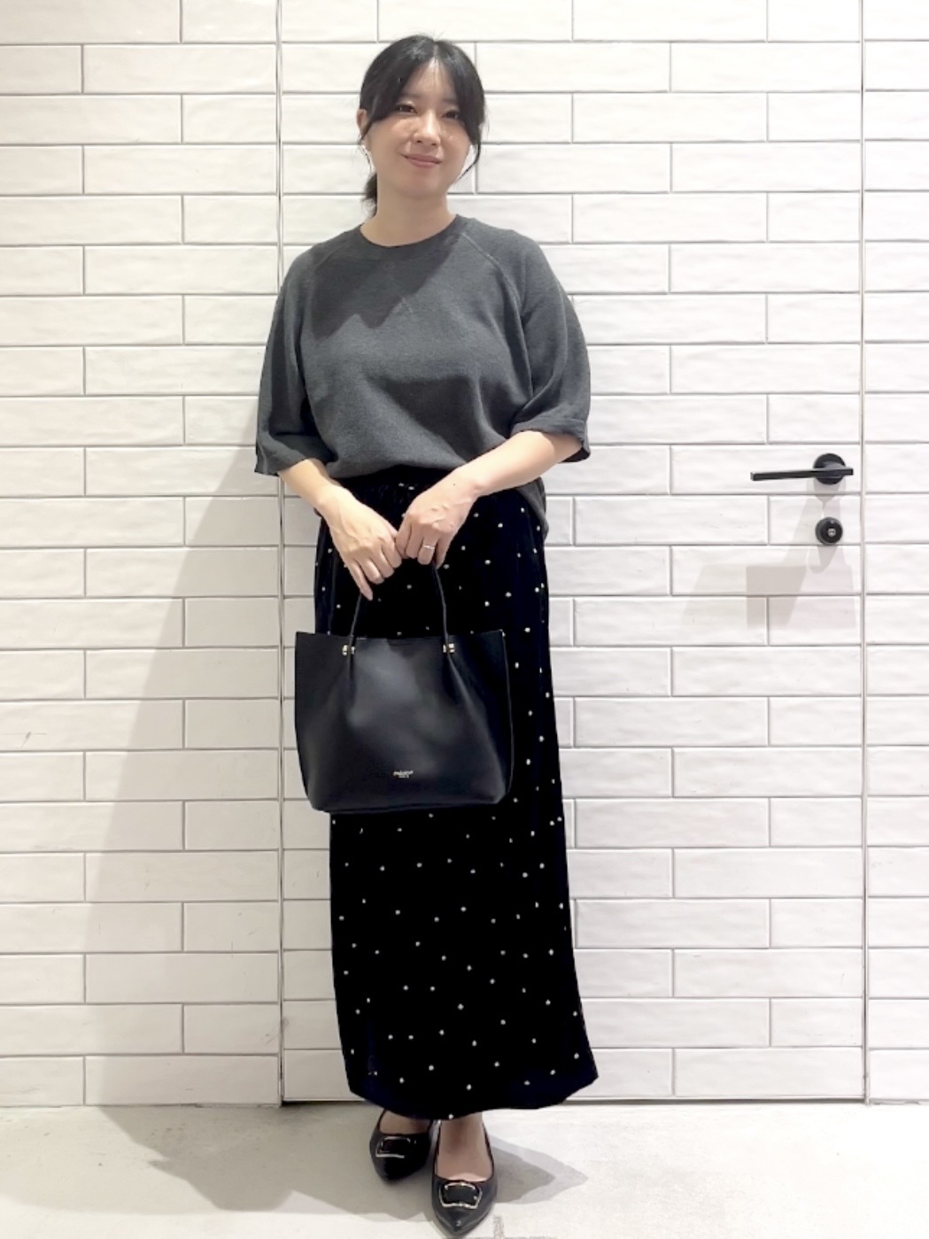 しおりさんの「OPAQUE.CLIP｜スウェットライクニット【洗濯機OK】」を使ったコーディネート