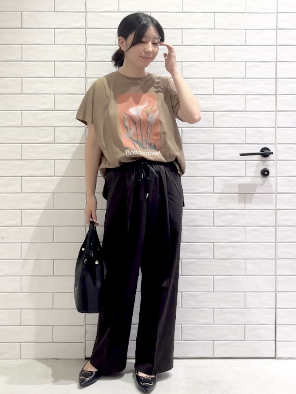 しおりさんの「OPAQUE.CLIP｜フォトプリントTシャツ【洗濯機OK】」を使ったコーディネート