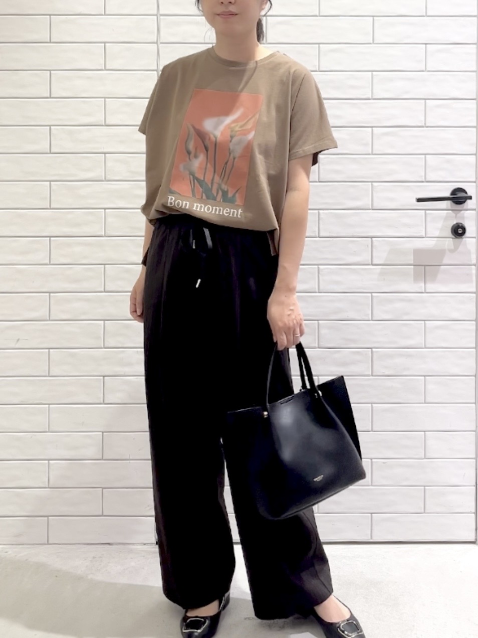 しおりさんの「OPAQUE.CLIP｜フォトプリントTシャツ【洗濯機OK】」を使ったコーディネート