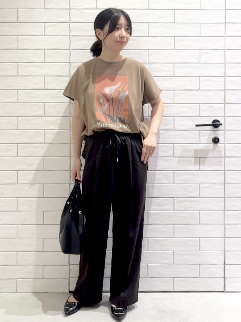 しおりさんの「OPAQUE.CLIP｜フォトプリントTシャツ【洗濯機OK】」を使ったコーディネート