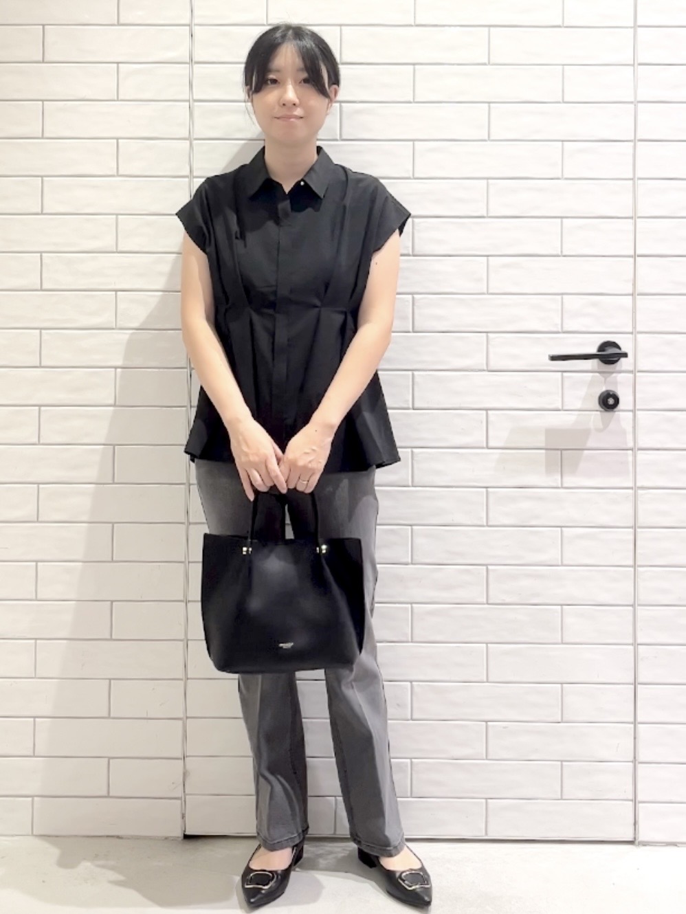 しおりさんの「OPAQUE.CLIP｜タックペプラムブラウス【洗濯機OK】」を使ったコーディネート