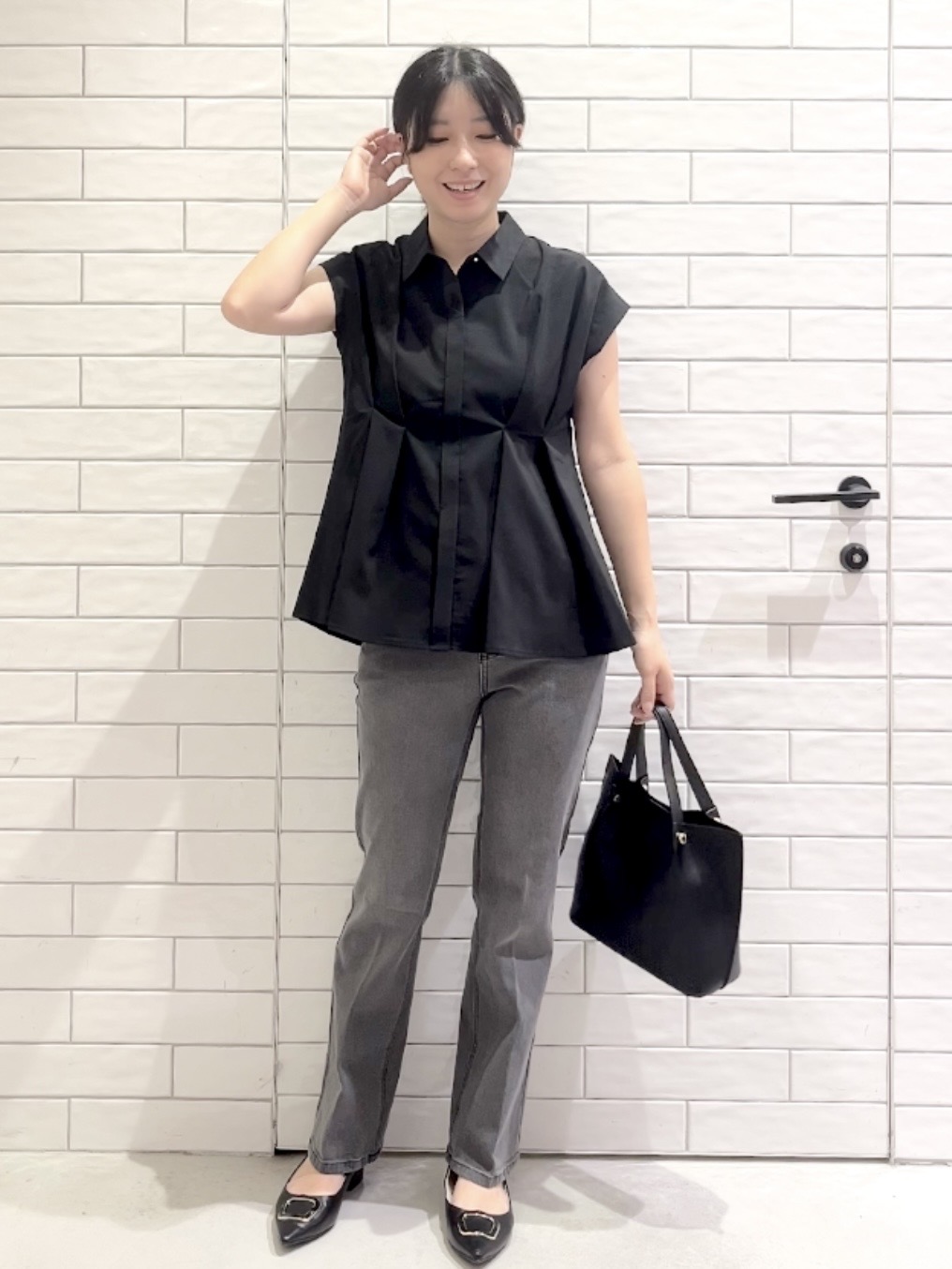 しおりさんの「OPAQUE.CLIP｜タックペプラムブラウス【洗濯機OK】」を使ったコーディネート