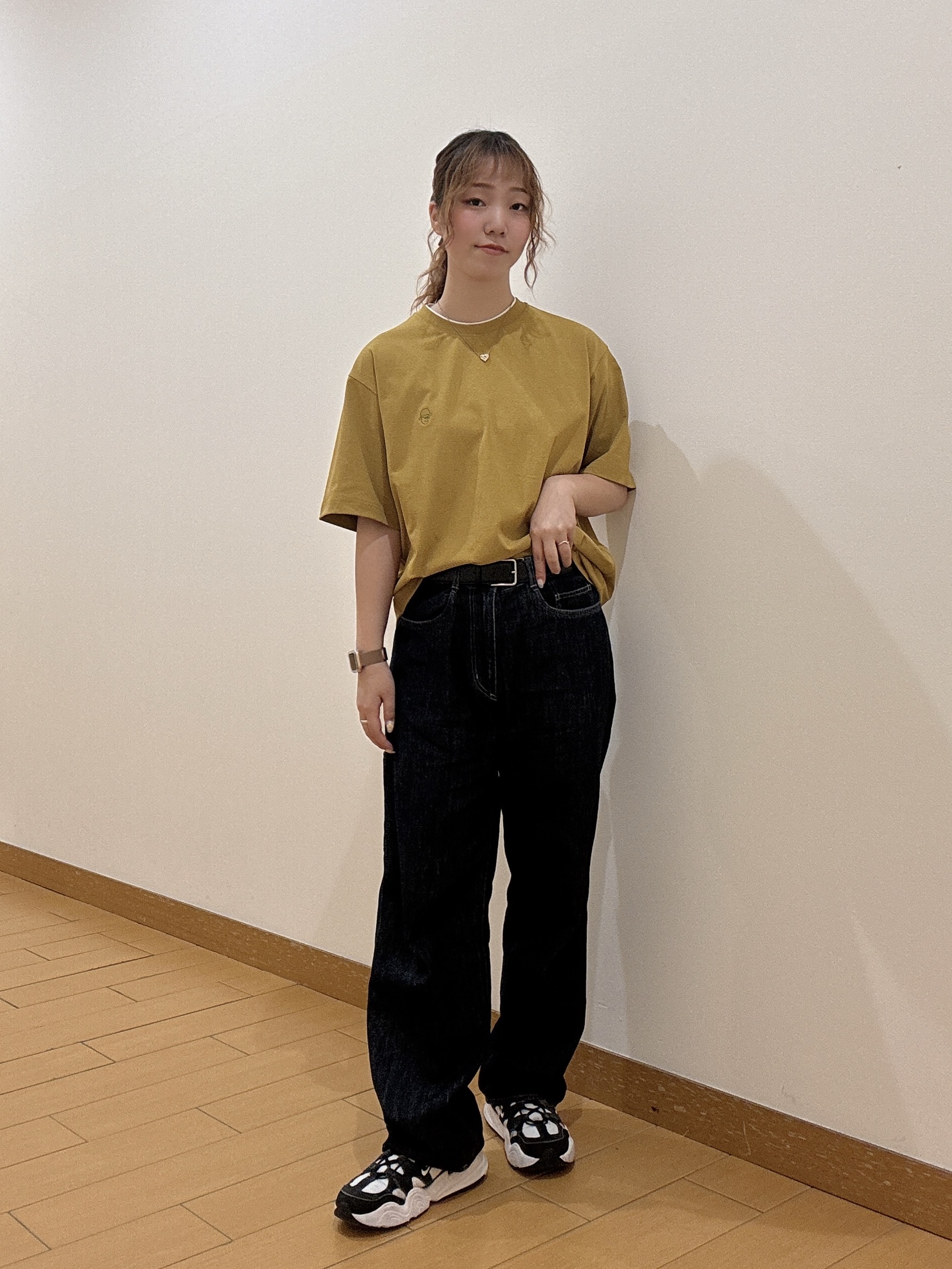 ヒナさんの「TAKEO KIKUCHI｜【汗染み軽減/接触冷感】フェイクレイヤード ワンポイント刺繍Ｔシャツ」を使ったコーディネート