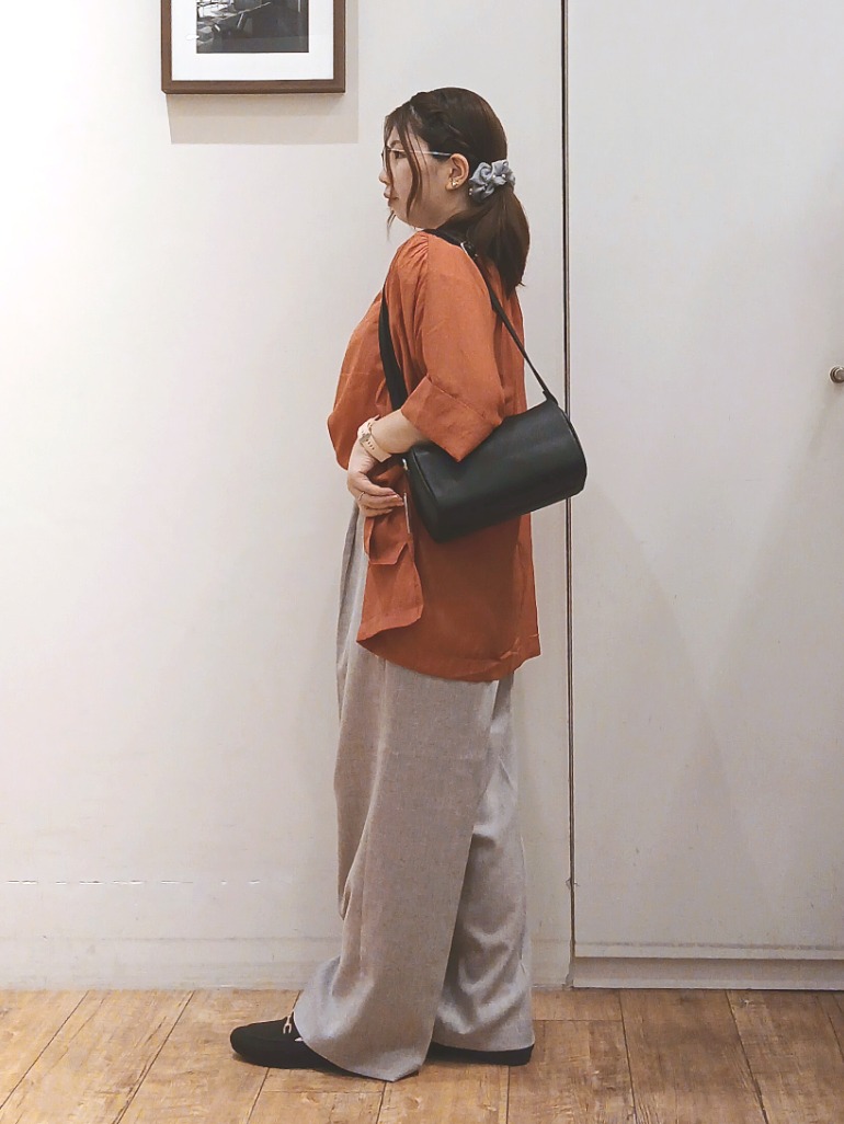 Riranさんの「SHOO･LA･RUE｜【2点セット/洗濯機可/インしないで着られる】大人の抜け感 リボン付きポンチョ風ブラウス＆タンクトッ」を使ったコーディネート