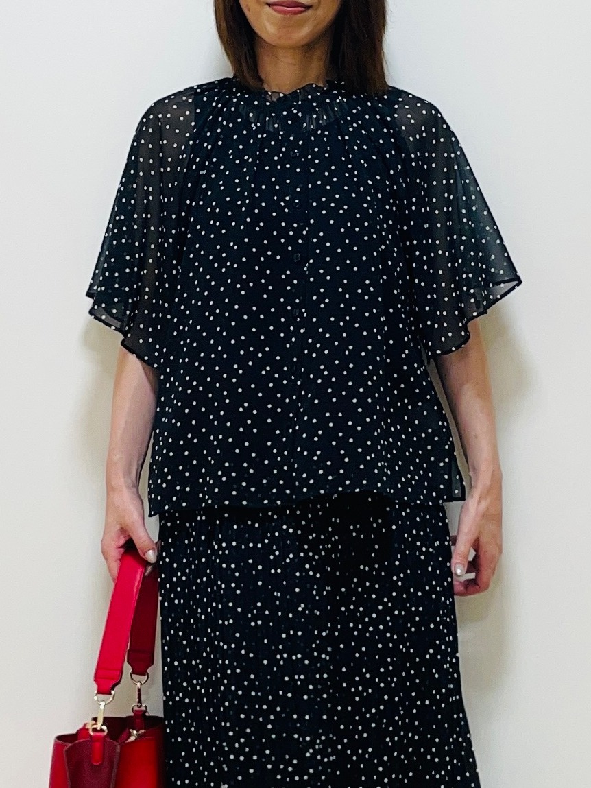 Riiさんの「Reflect｜【セットアップ／手洗い可】ドット柄シアーブラウス」を使ったコーディネート