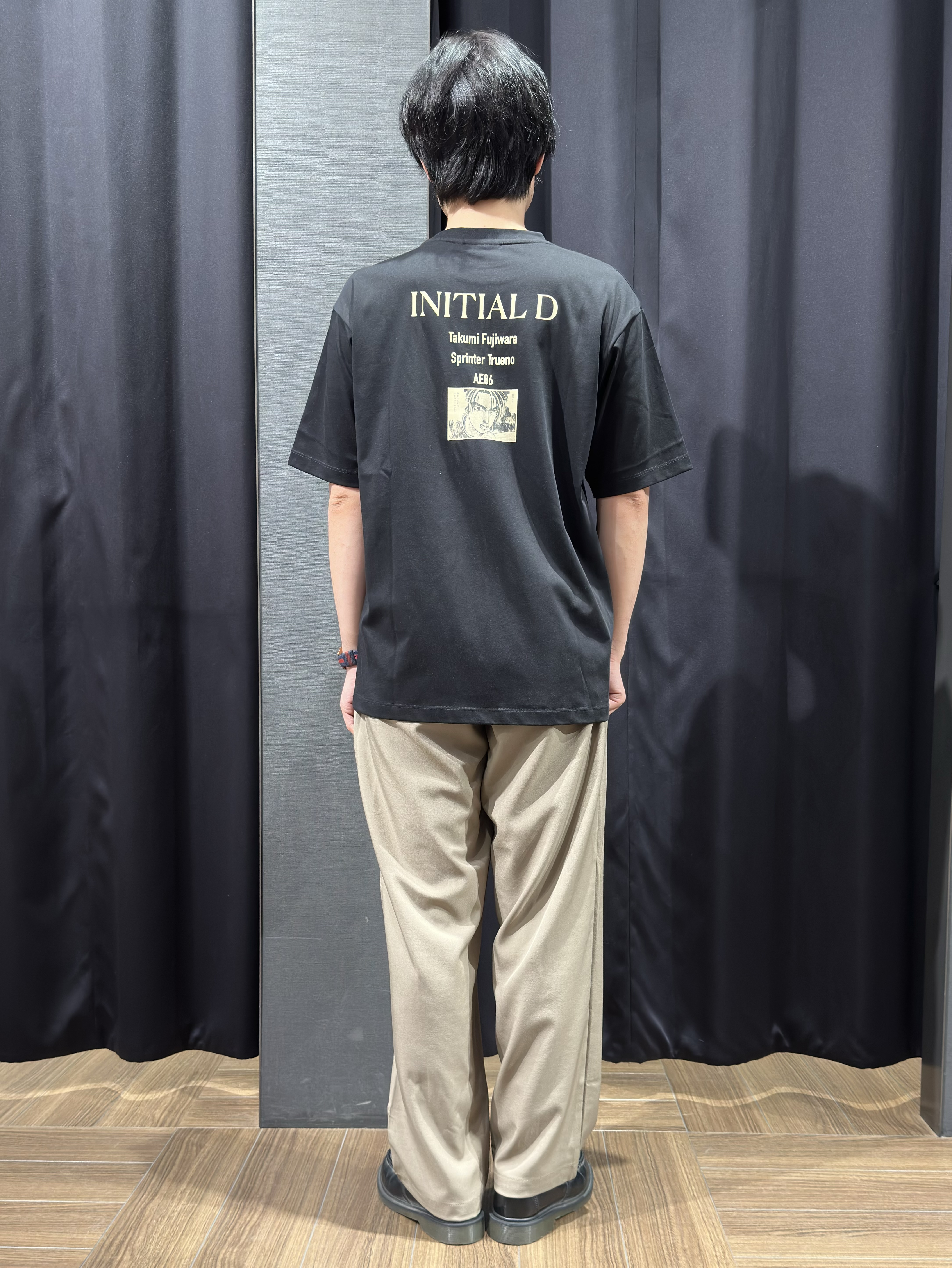 tomoyaさんの「THE SHOP TK｜頭文字D 別注 『フジワラ』 グラフィック半袖Tシャツ ステッカー＆チャーム付き」を使ったコーディネート