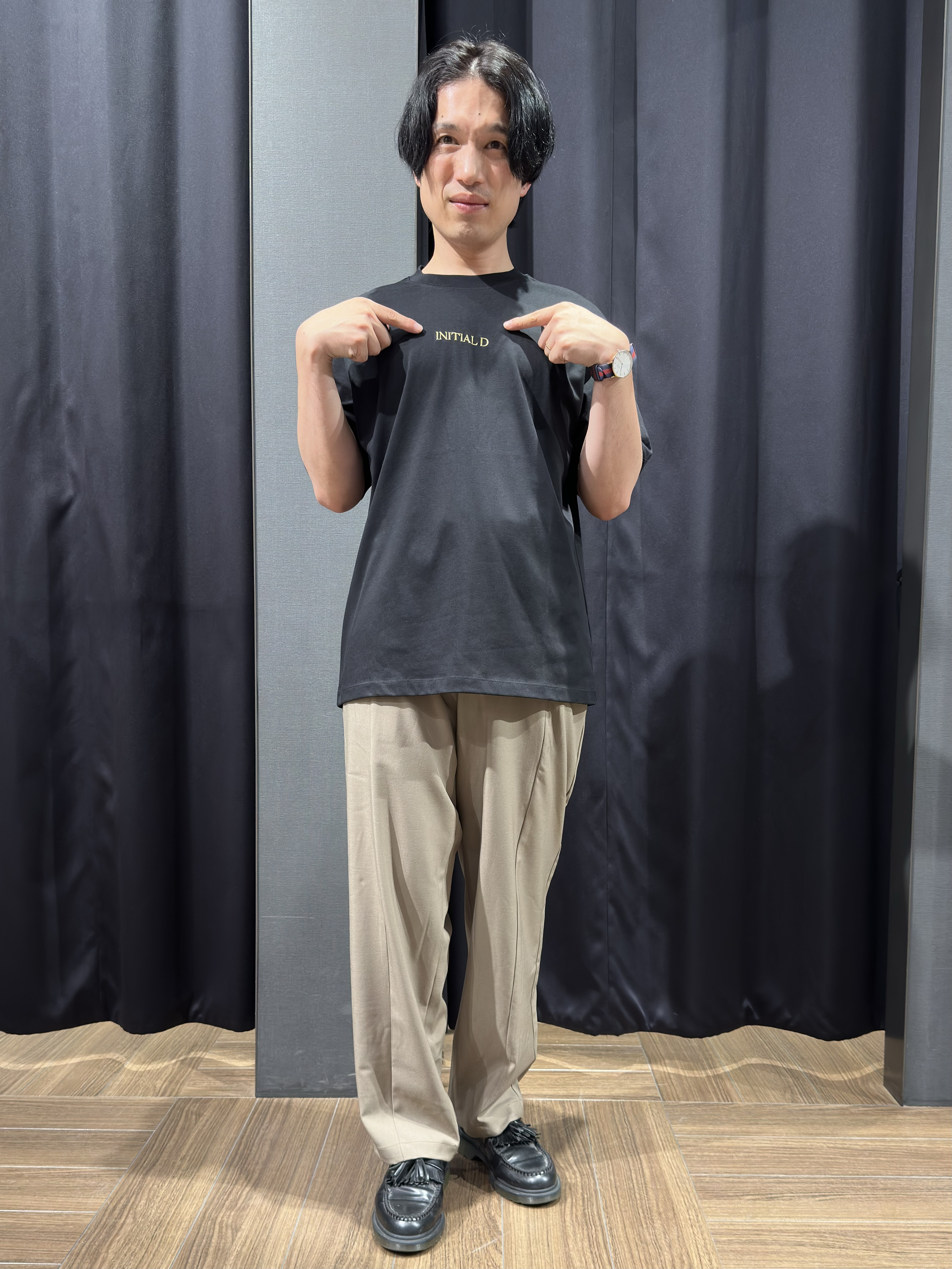 tomoyaさんの「THE SHOP TK｜頭文字D 別注 『フジワラ』 グラフィック半袖Tシャツ ステッカー＆チャーム付き」を使ったコーディネート