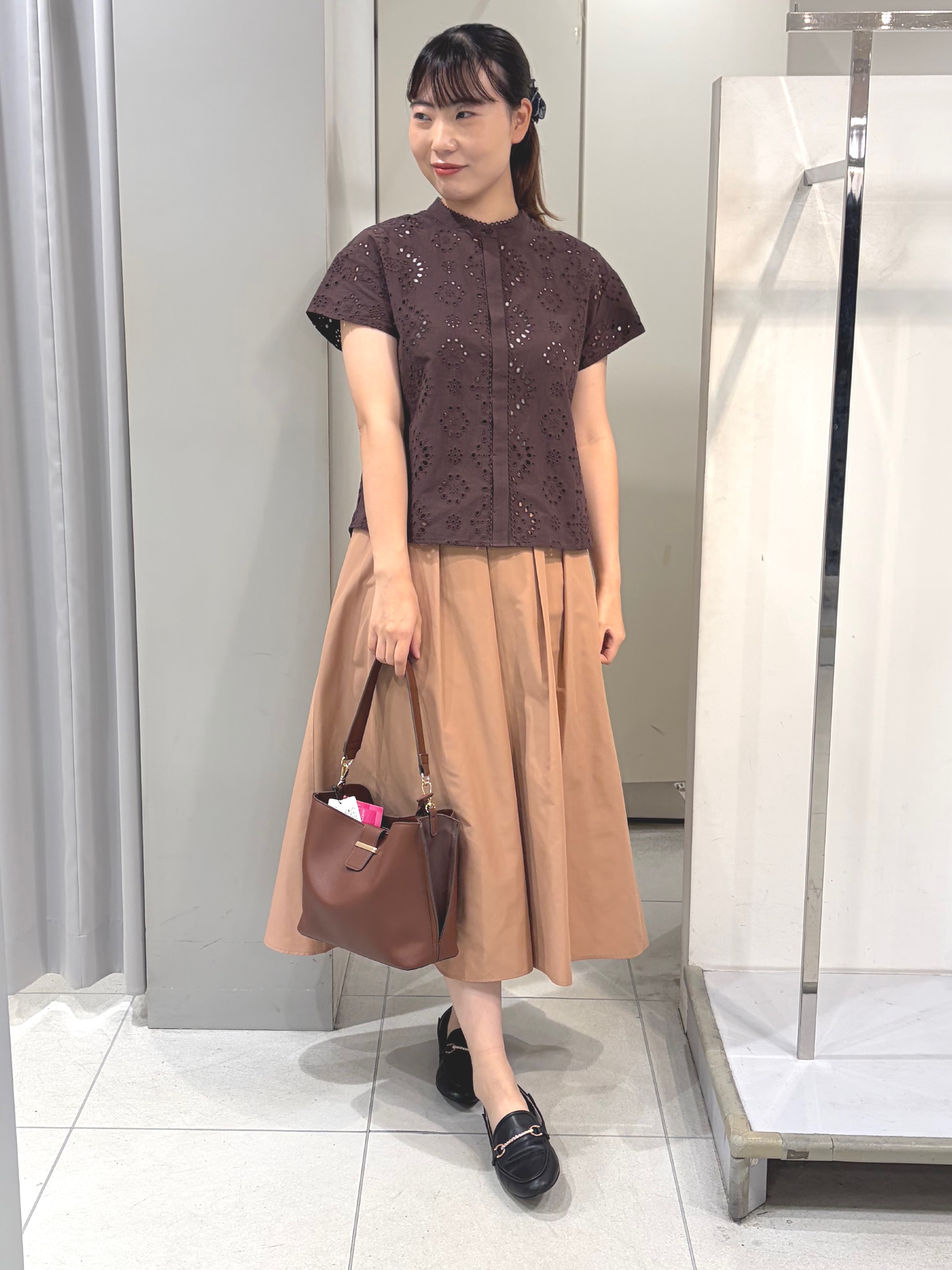 AZUSAさんの「Reflect｜【通勤◎】カットワーク刺繍レース シャツブラウス」を使ったコーディネート