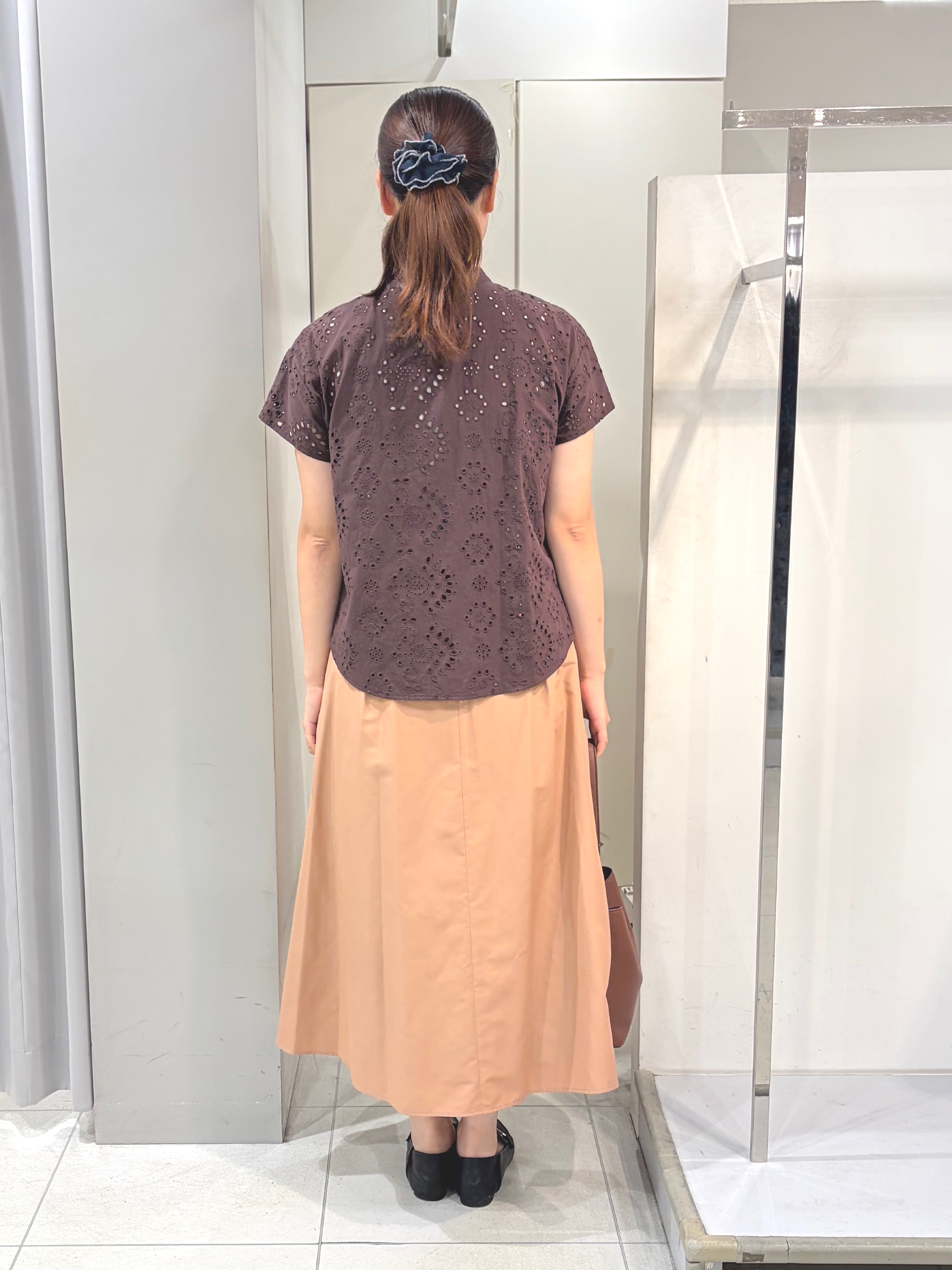 AZUSAさんの「Reflect｜【通勤◎】カットワーク刺繍レース シャツブラウス」を使ったコーディネート