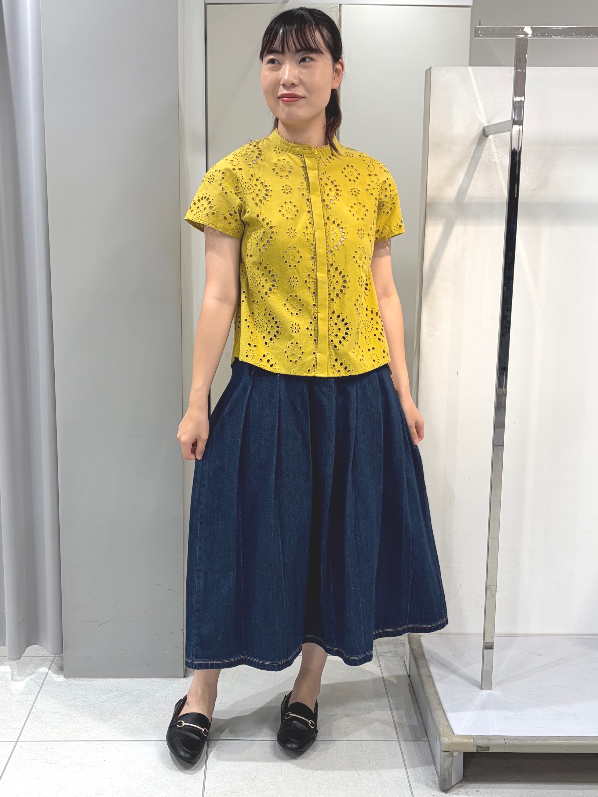 AZUSAさんの「Reflect｜【通勤◎】カットワーク刺繍レース シャツブラウス」を使ったコーディネート
