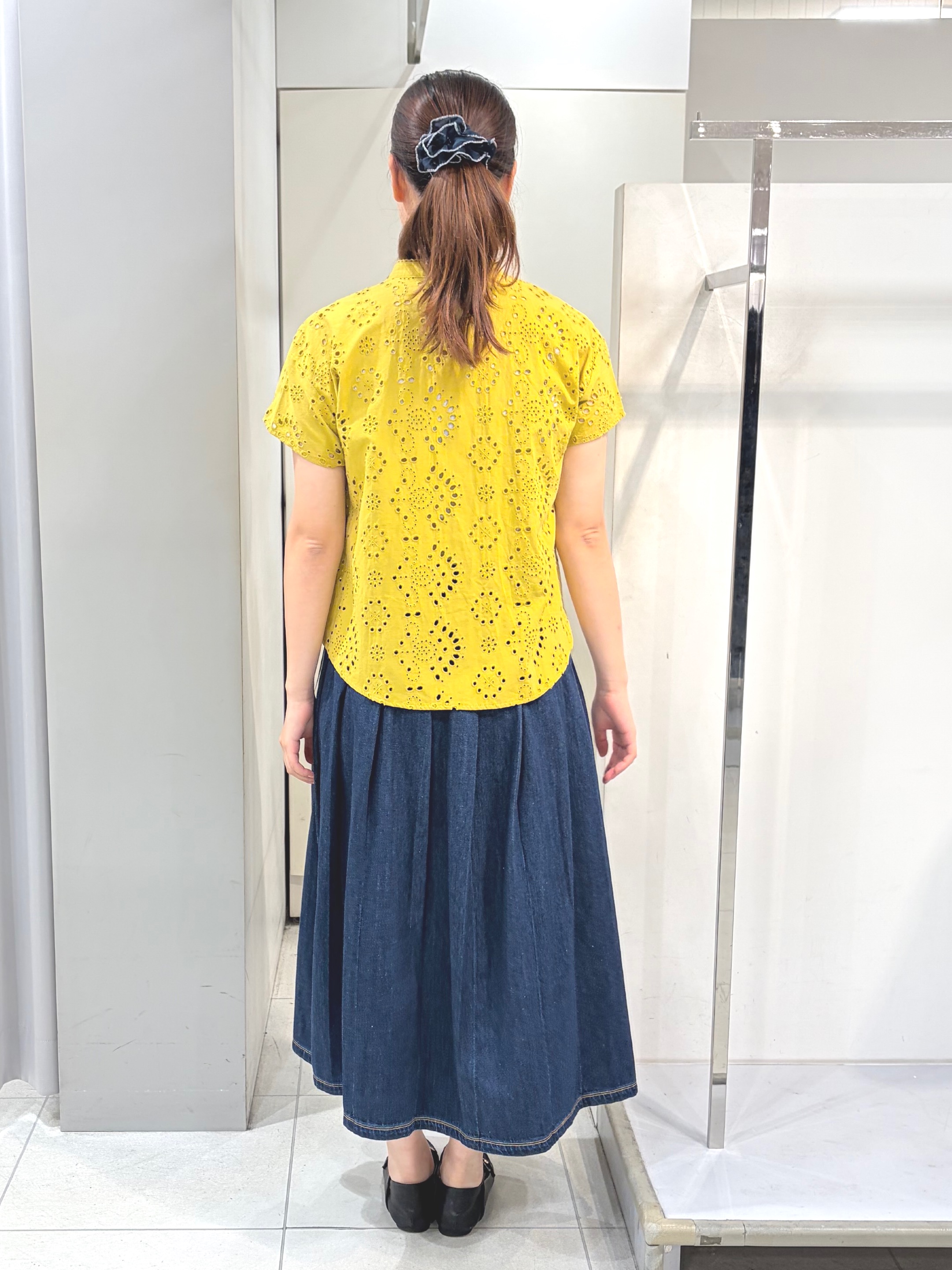 AZUSAさんの「Reflect｜【通勤◎】カットワーク刺繍レース シャツブラウス」を使ったコーディネート