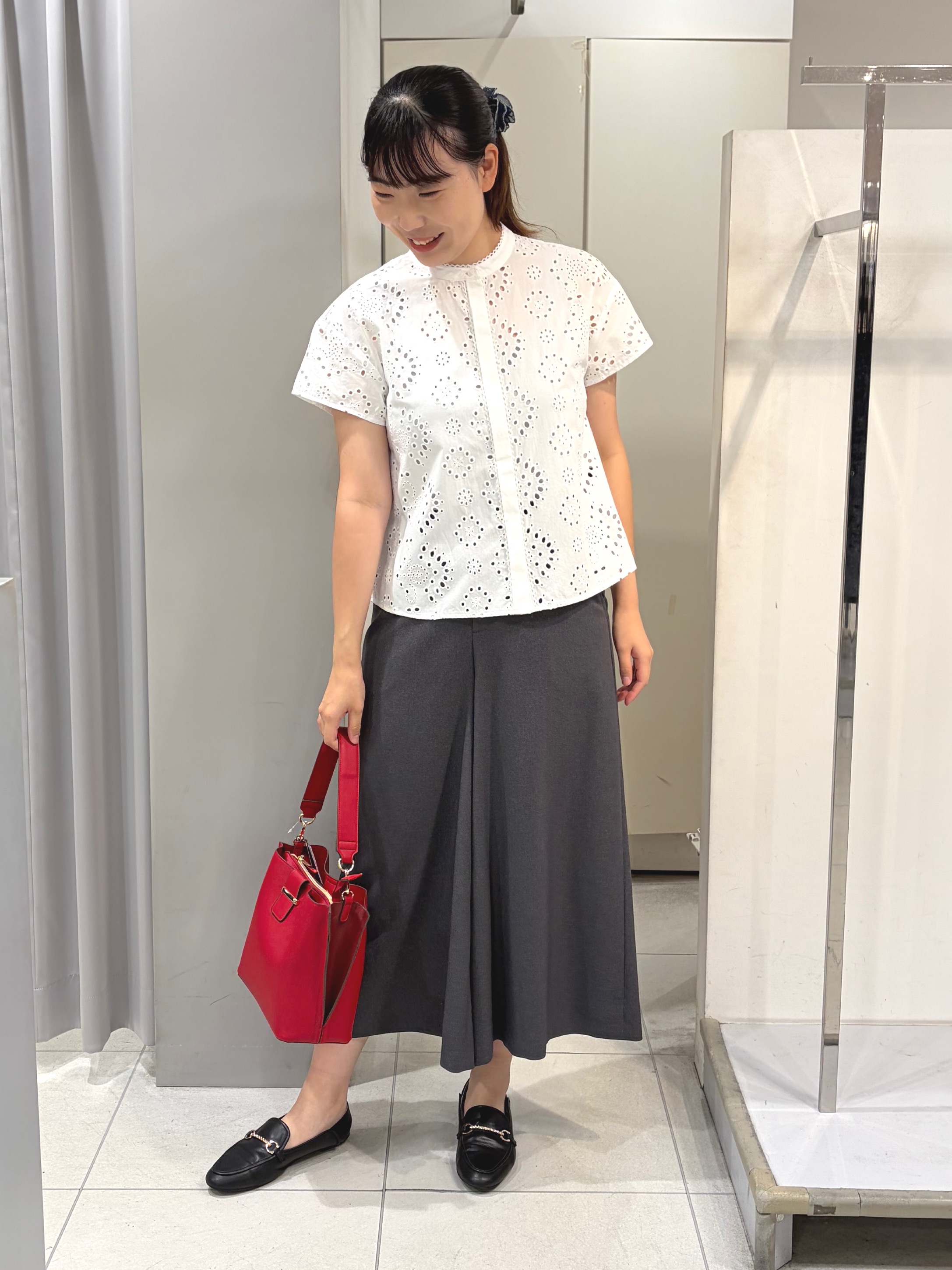 AZUSAさんの「Reflect｜【通勤◎】カットワーク刺繍レース シャツブラウス」を使ったコーディネート