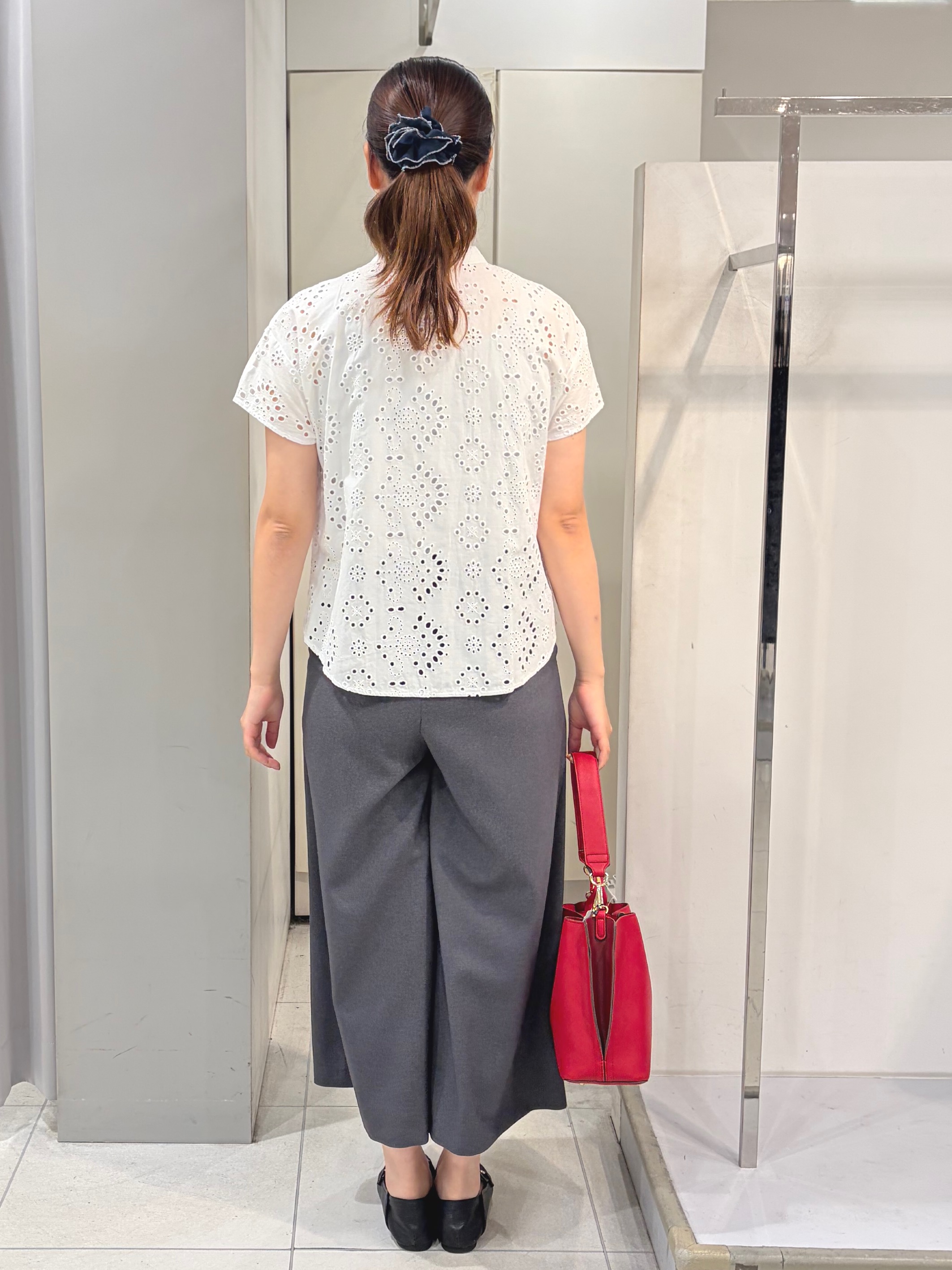 AZUSAさんの「Reflect｜【通勤◎】カットワーク刺繍レース シャツブラウス」を使ったコーディネート
