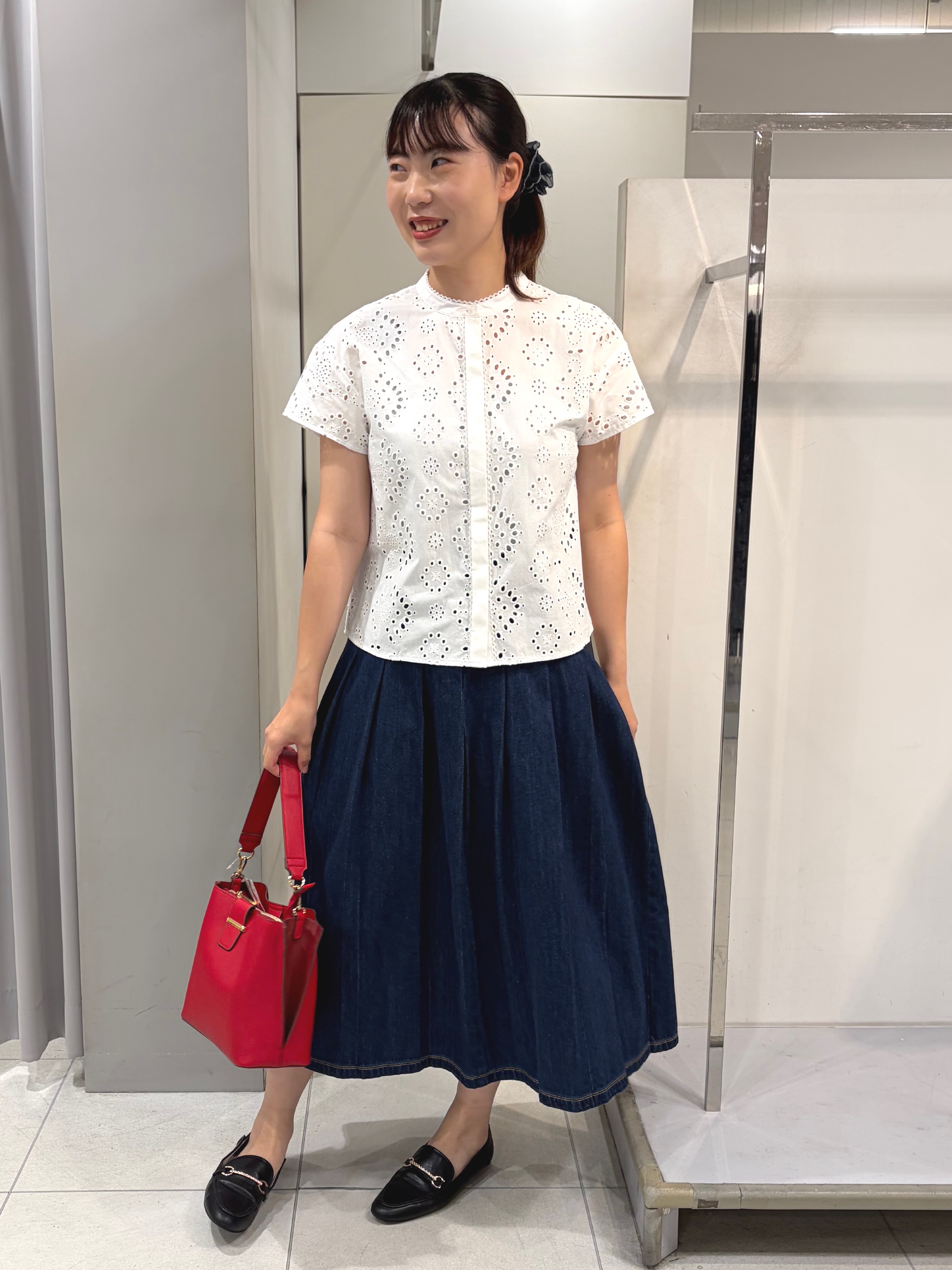 AZUSAさんの「Reflect｜【通勤◎】カットワーク刺繍レース シャツブラウス」を使ったコーディネート