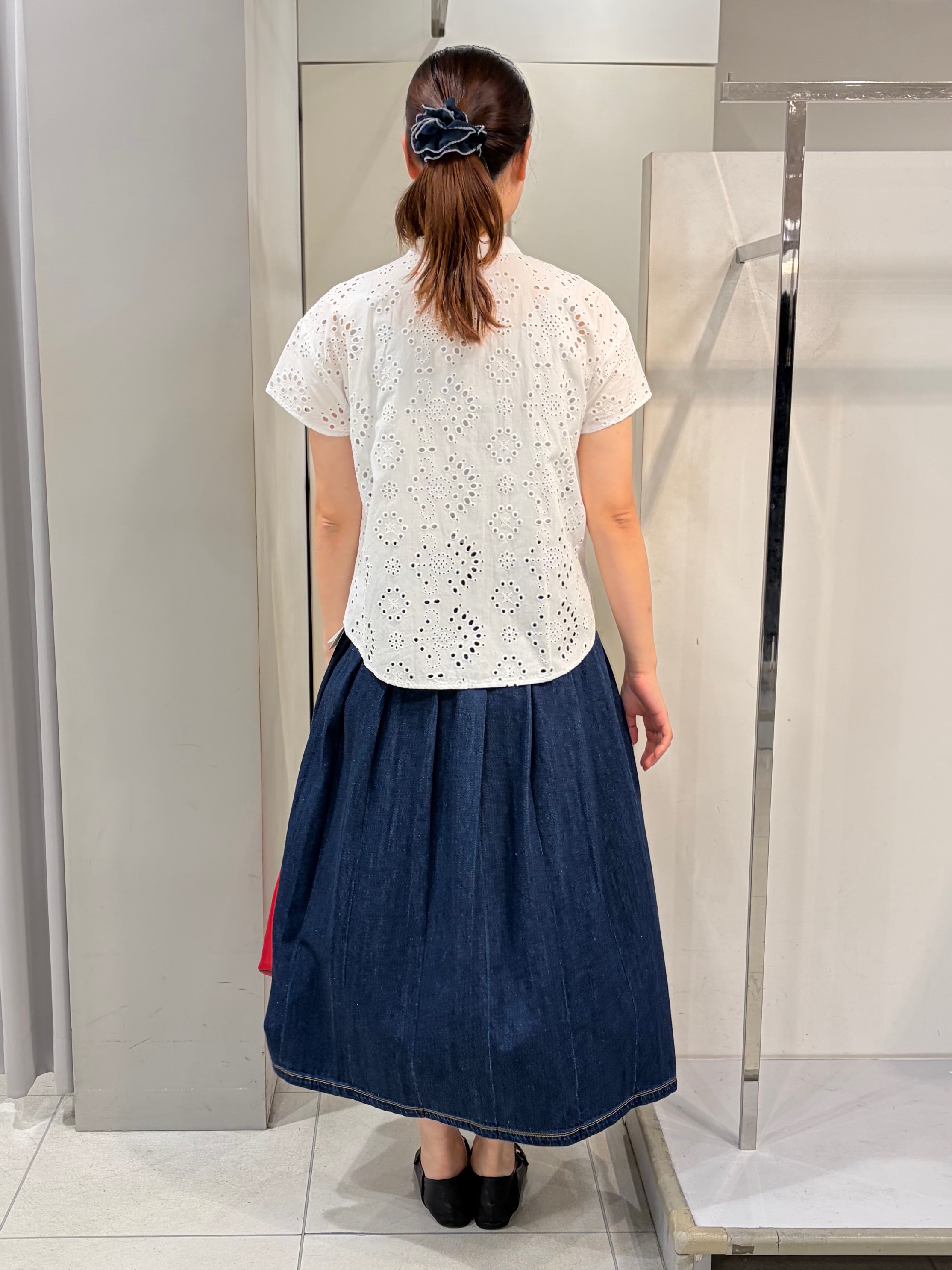 AZUSAさんの「Reflect｜【通勤◎】カットワーク刺繍レース シャツブラウス」を使ったコーディネート
