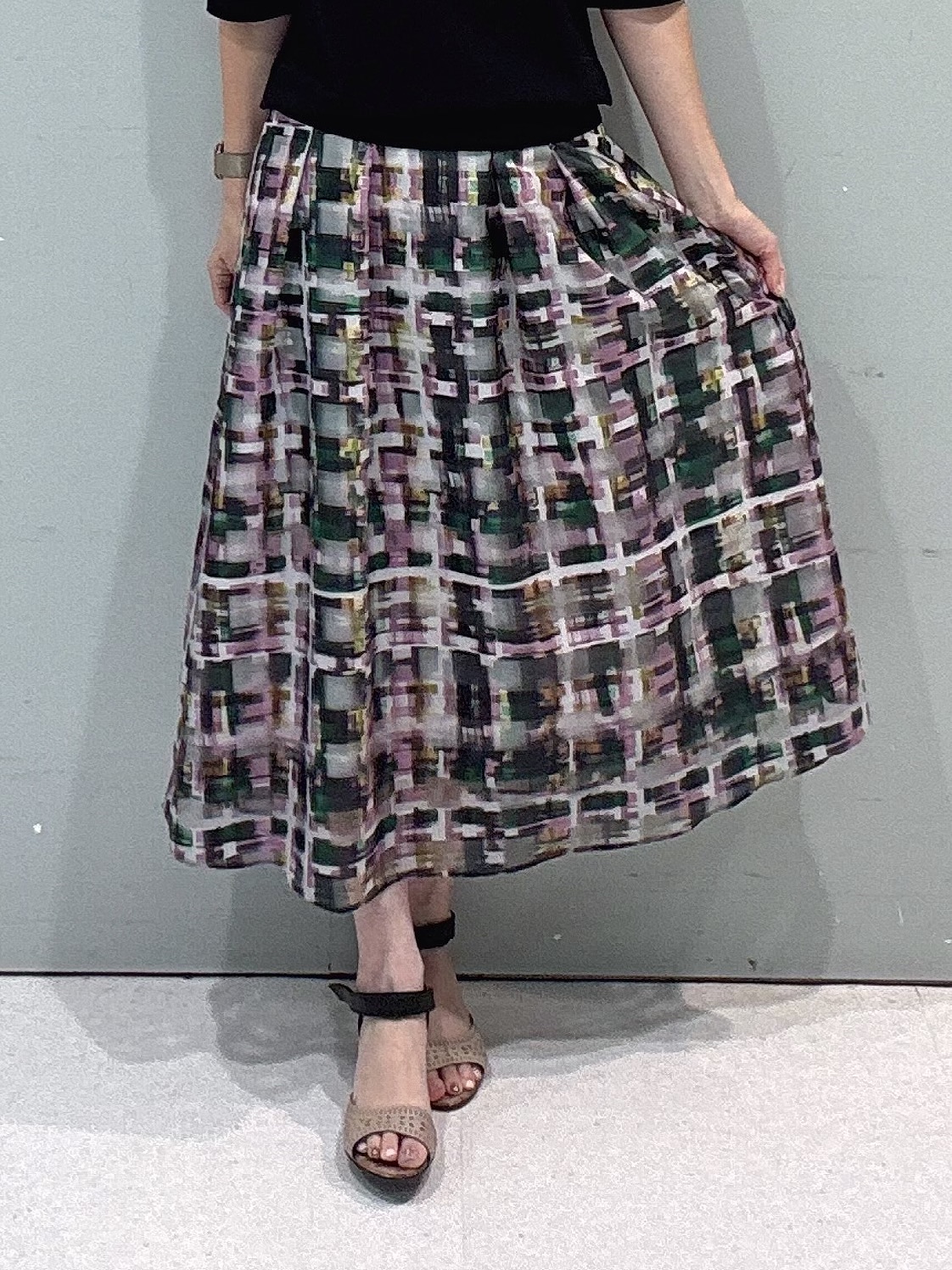 makiさんの「UNTITLED｜【アンサンブル可/上品な清涼感】コンパクト5分袖ニット」を使ったコーディネート