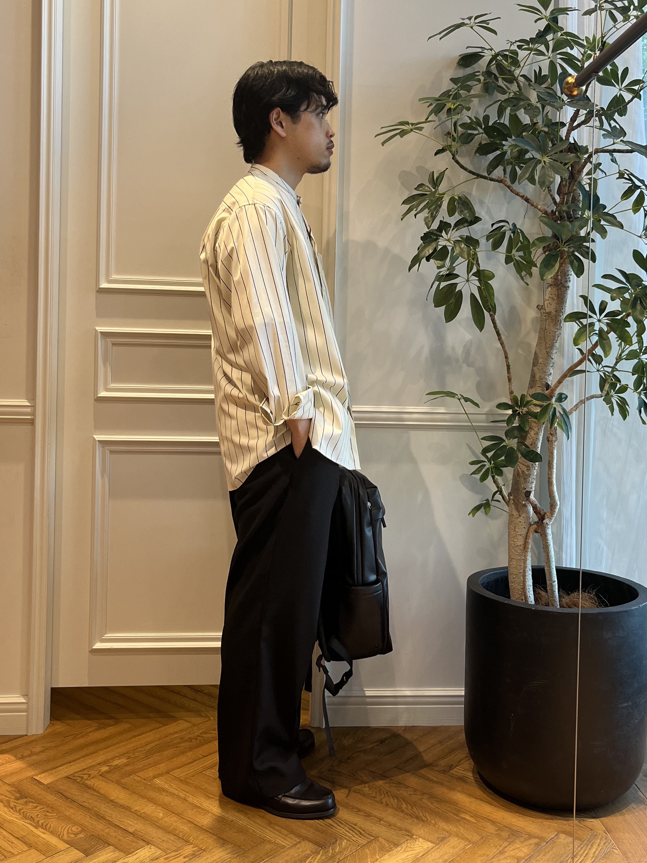 Tokuさんの「DRESSTERIOR｜バンドカラー ストライプシャツ」を使ったコーディネート